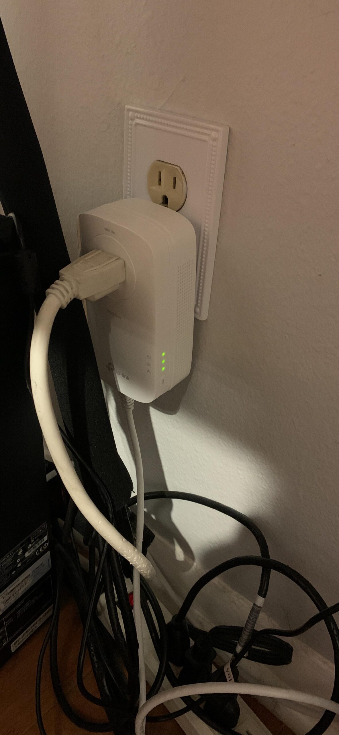 TP-Link AV2000 Powerline Ethernet Adapter TL-PA9020P KIT (Renewed) - Gigabit Port, Ethernet Over Power, MU-MIMO, Noise Filtering customer photo 1