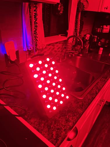 Hooga Red Light Therapy Panel - HG300, 660nm Red & 850nm Near Infrared, 60 LEDs, Timer, Stand, Carrying Handle customer photo 1