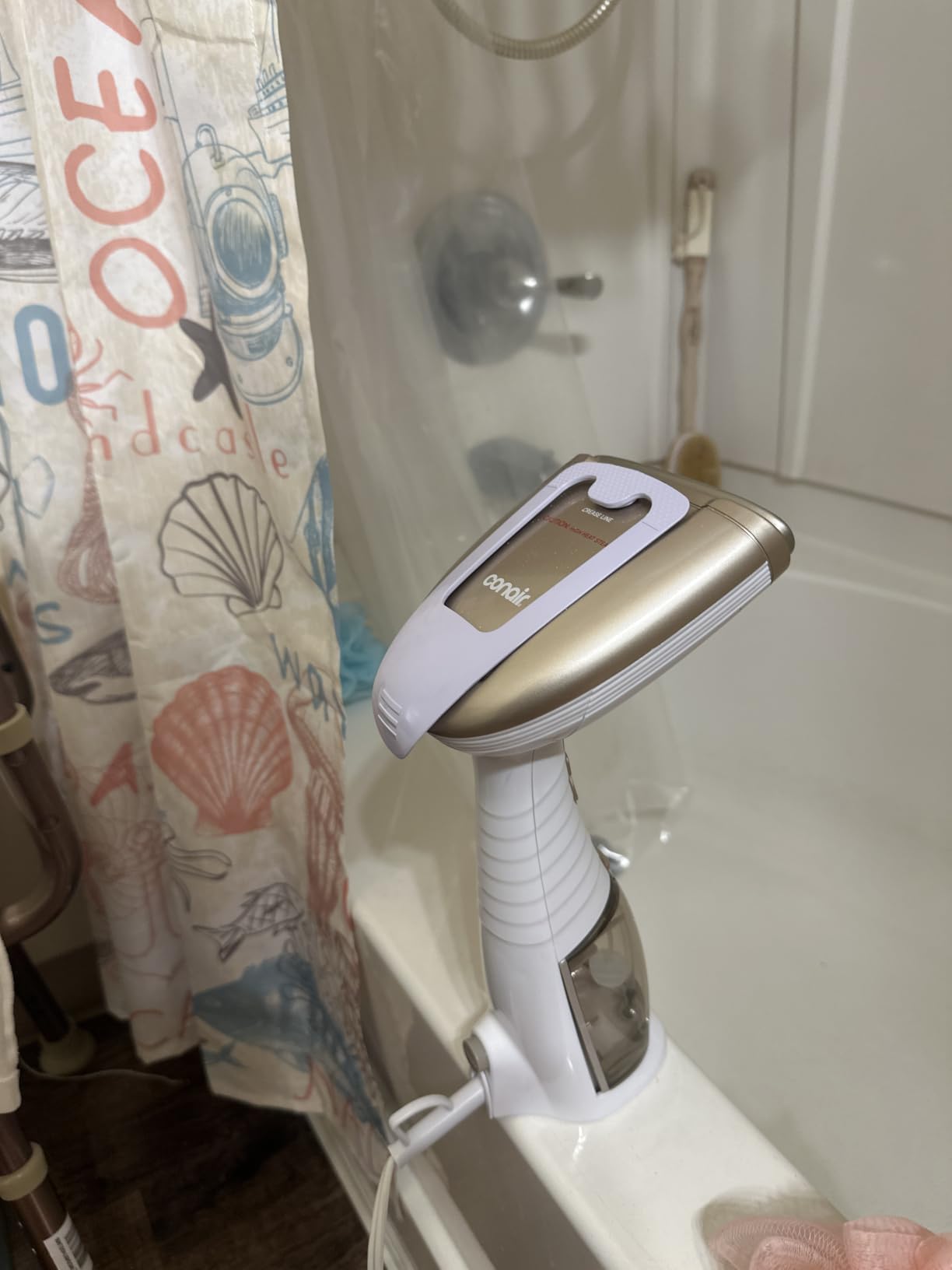 Conair Handheld Garment Steamer for Clothes, Turbo ExtremeSteam 1875W Fabric Steamer, Portable Handheld Design, Strong Penetrating Steam, White/Champagne customer photo 1