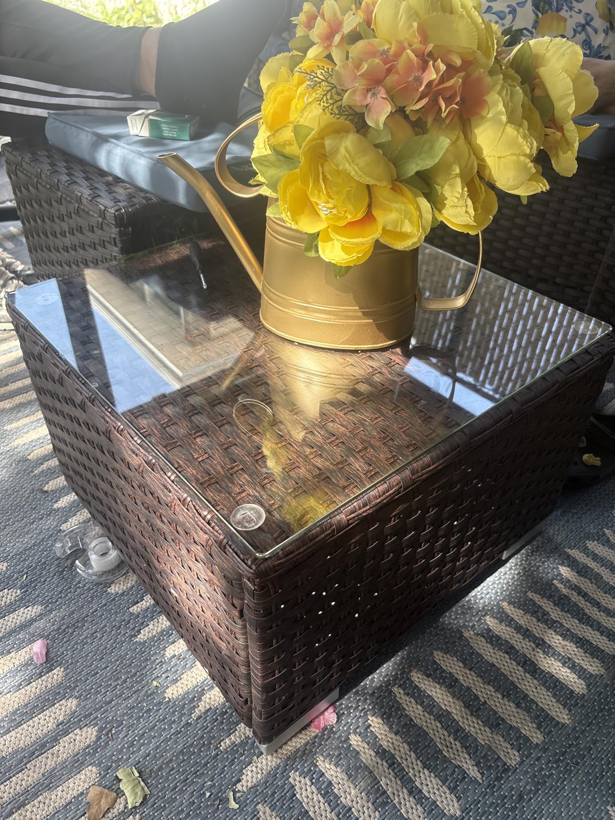 DIMAR GARDEN Outdoor Coffee Table Wicker Patio Side Table with Glass Top, 25.2in Mixed Brown customer photo 1