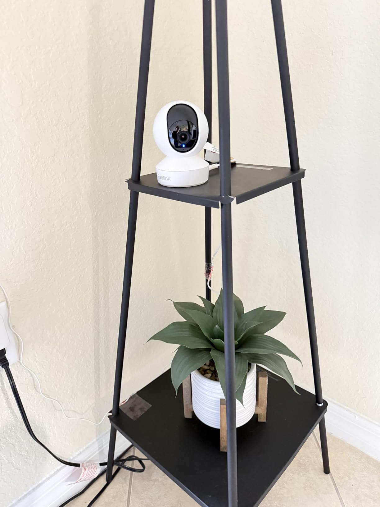 REOLINK 4MP 2K Indoor Camera E1, Plug-in WiFi 6 Security Camera customer photo 2