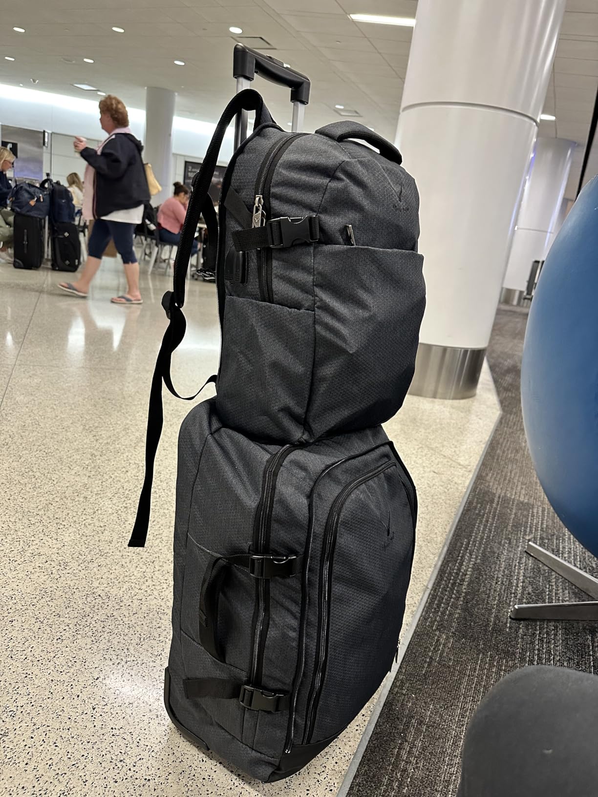Hynes Eagle 2 in 1 Travel Backpack 22 inches Carry on Luggage 63L Rolling Backpack for Men Women with Packing Cubes 3PCS Set customer photo 1
