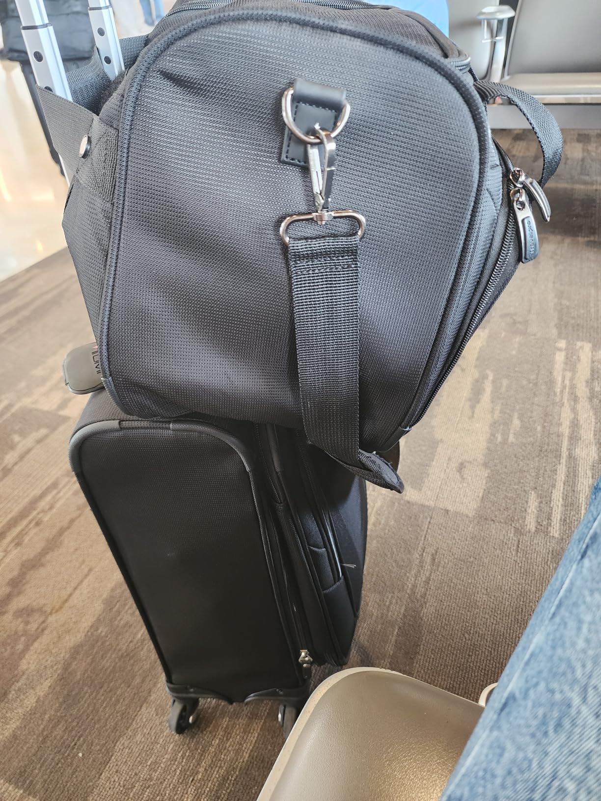 Travelpro Maxlite 5 Softside Expandable Luggage with 4 Spinner Wheels, Lightweight Suitcase, Black, 2-Piece Set (21/25) customer photo 1