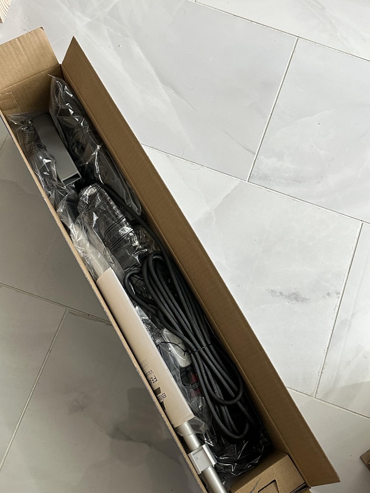 Bissell 2033M Featherweight Stick Lightweight Bagless Vacuum and Electric Broom with Crevice Tool for Hard Floors and Carpets, Black customer photo 1