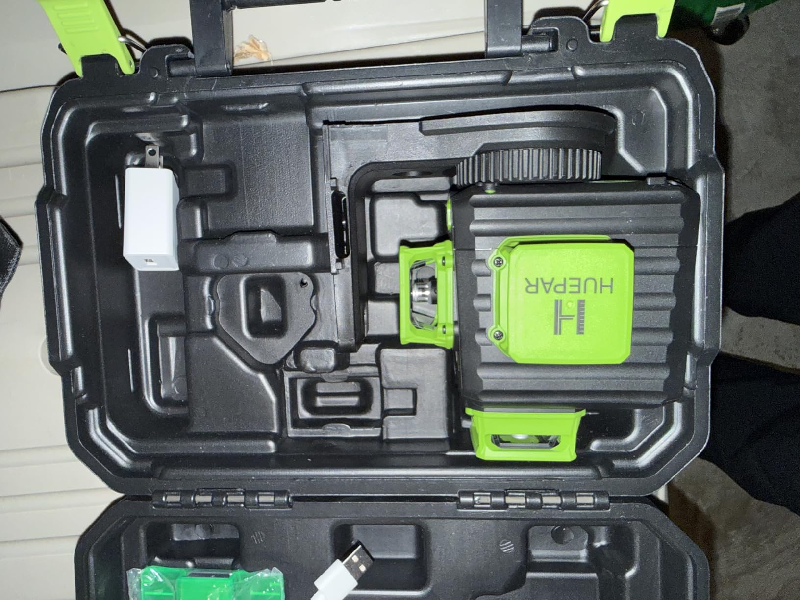 HUEPAR Laser Level 360 Self Leveling, Rechargeable 3D High Brightness Green Laser 3x360 Degree Best Laser Leveler Tool for Construction and Picture Hanging, Strong Magnetic Bracket & Hard Suitcase -B03CG customer photo 2