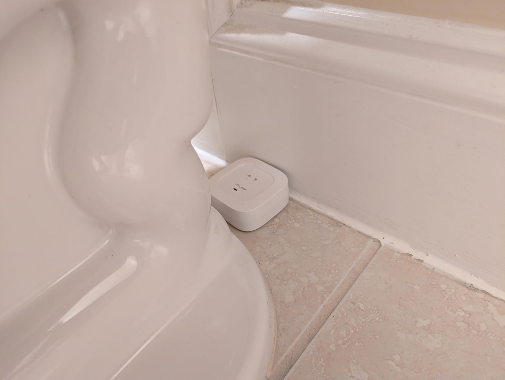 YoLink Water Leak Starter Kit: Hub + 4 Leak Sensor 1 (Silent), LoRa Long-Range, App/SMS/Email Alerts, D2D Offline Triggers, 2 AAA Up to 5-Year Battery, Compatible with Alexa/IFTTT/Home Assistant customer photo 1