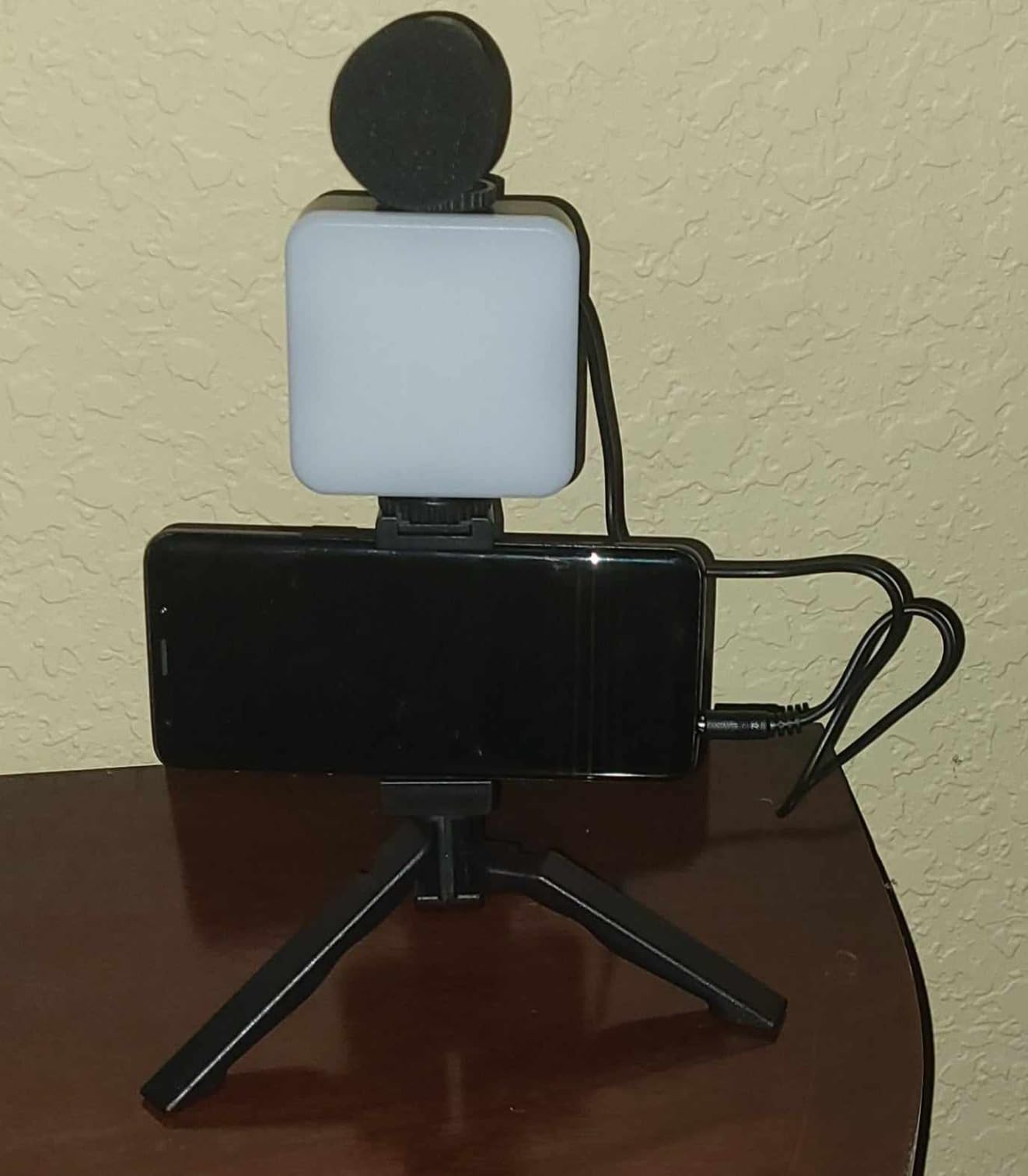 So DIY TikTok Instagram YouTube Ring Light with Green Screen and Phone Mount Tripod. Studio Creator Influencer Video Creator Kit customer photo 1
