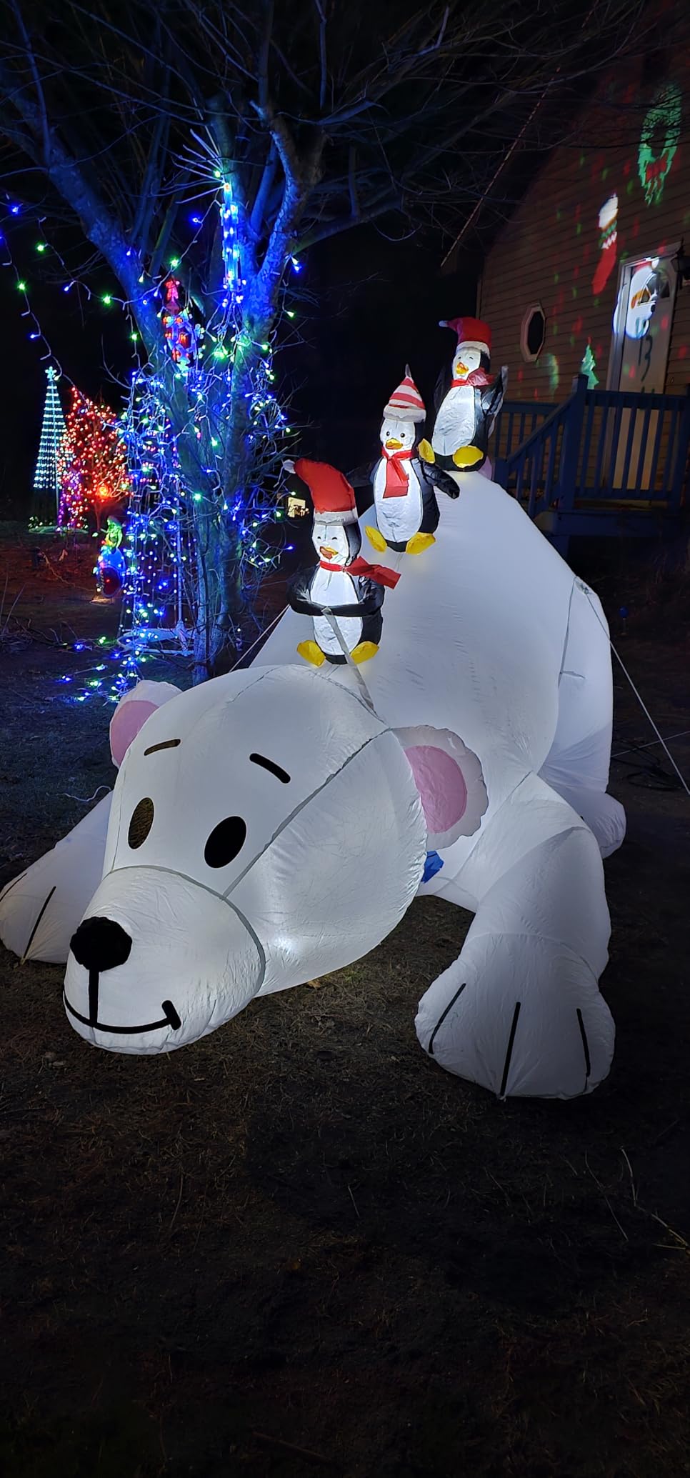 Juegoal Christmas 7.7(L) x 6 FT(H) Inflatables Lighted Polar Bear with Three Penguins, Blow Up White Bear Happy Fishing Penguin, Indoor Outdoor Xmas Winter Decor Lawn Yard Garden Decorations customer photo 1