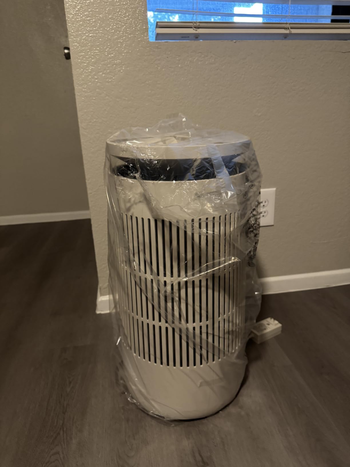 Blueair 2-in-1 Pro Air Purifier & Humidifier for Large Rooms, HEPASilent™ Removes 99.97% Allergens, Dust, Smoke, Up to 1,875 sq ft, Smart App, Skin-Hydration Mode, 360° InvisibleMist™ customer photo 2