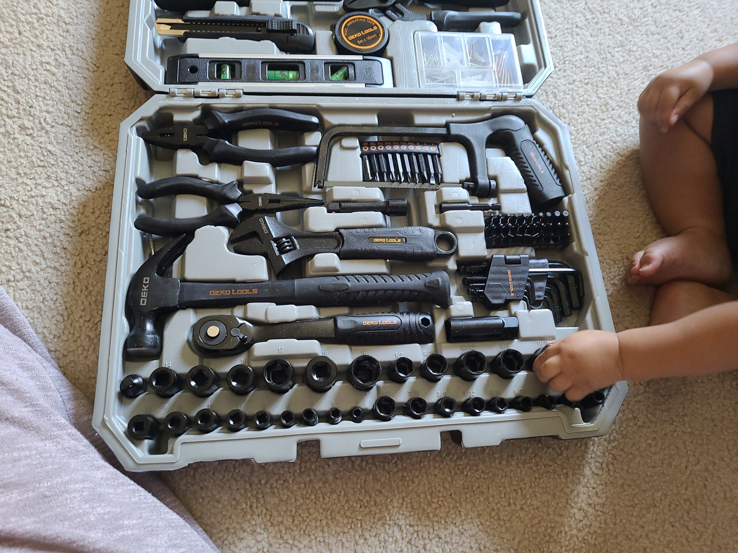 DEKOPRO 218-Piece General Household Hand Tool kit, Professional Auto Repair Tool Set for Homeowner, General Household Hand Tool Set with Plier, Screwdriver Set, Socket Set, with Portable Storage Case customer photo 1