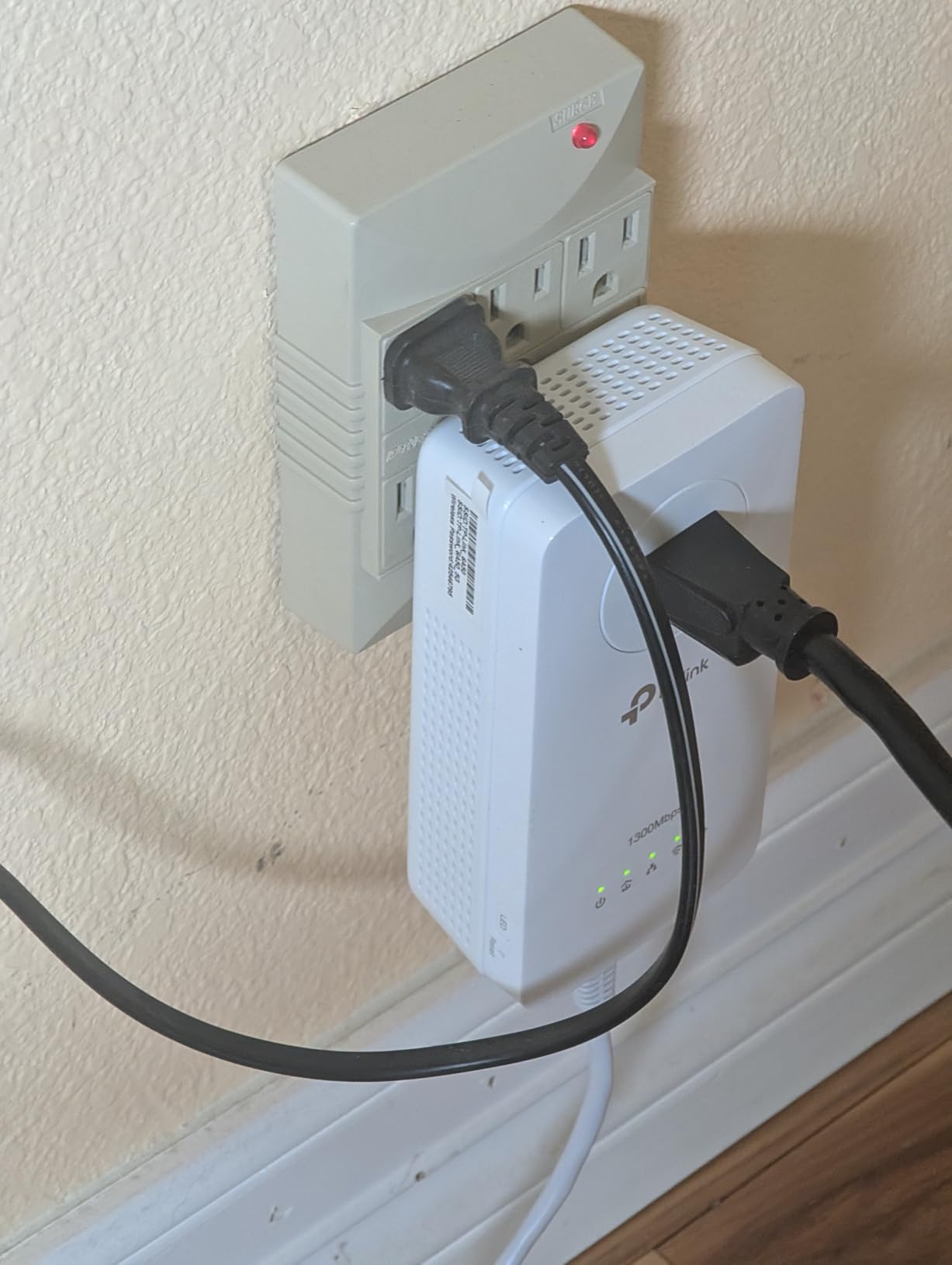 TP-Link Powerline WiFi Extender TL-WPA8631P KIT - AV1300 Powerline Network Adapter and AC1200 Dual Band Extender, 2x2 MIMO, 3 Gigabit Ports, Passthrough customer photo 1