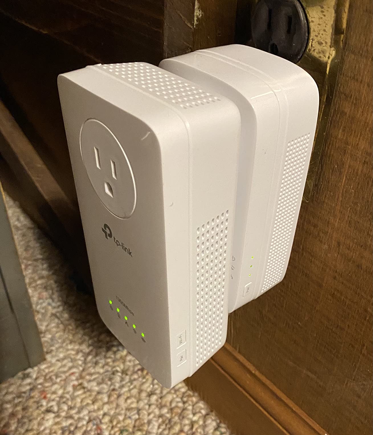 TP-Link Powerline WiFi Extender TL-WPA8631P KIT - AV1300 Powerline Network Adapter and AC1200 Dual Band Extender, 2x2 MIMO, 3 Gigabit Ports, Passthrough customer photo 2