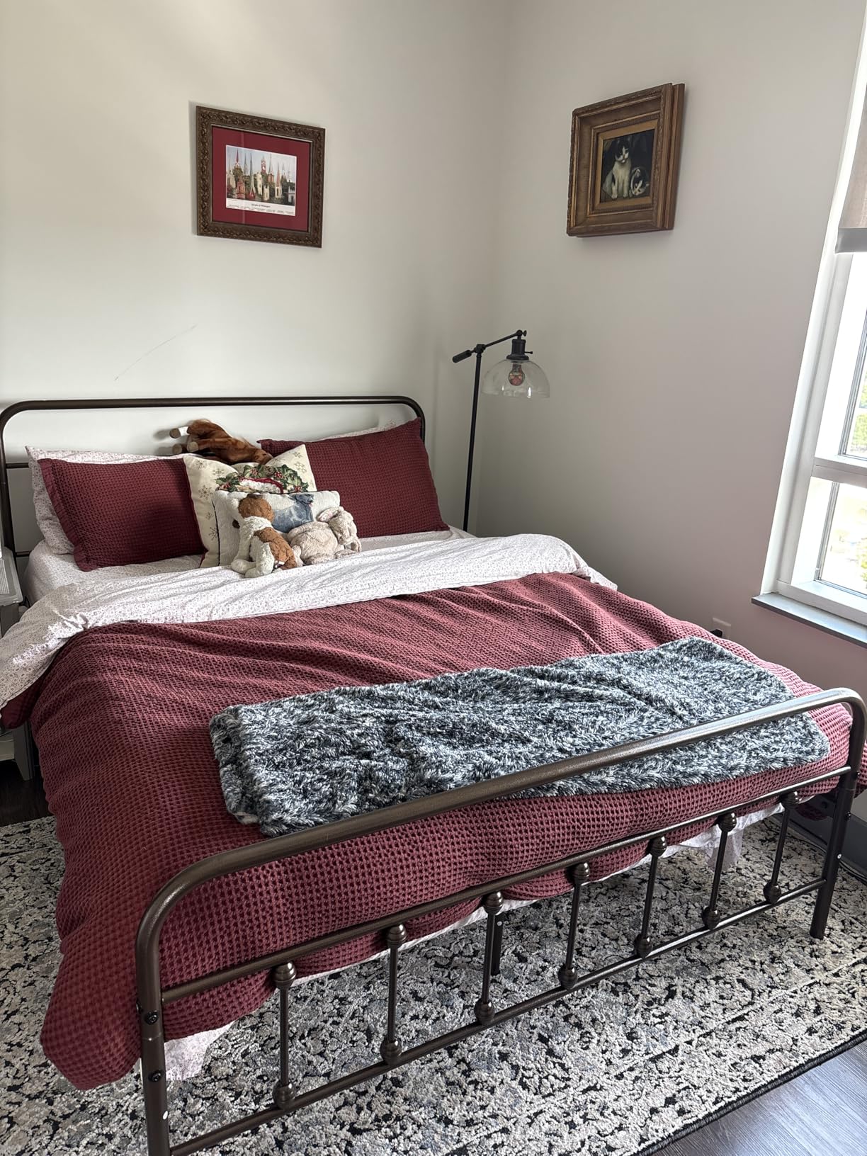 Yaheetech Twin Metal Bed Frame, Victorian Iron-Art Headboard, 450 lb Capacity, 12.6
