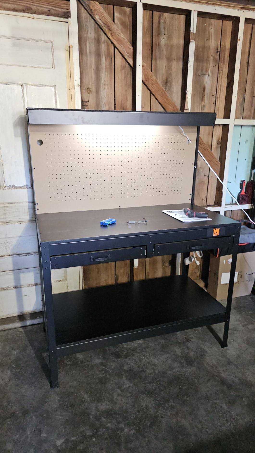 WEN WB4723T 48-Inch Workbench with Power Outlets and Light, Black customer photo 2