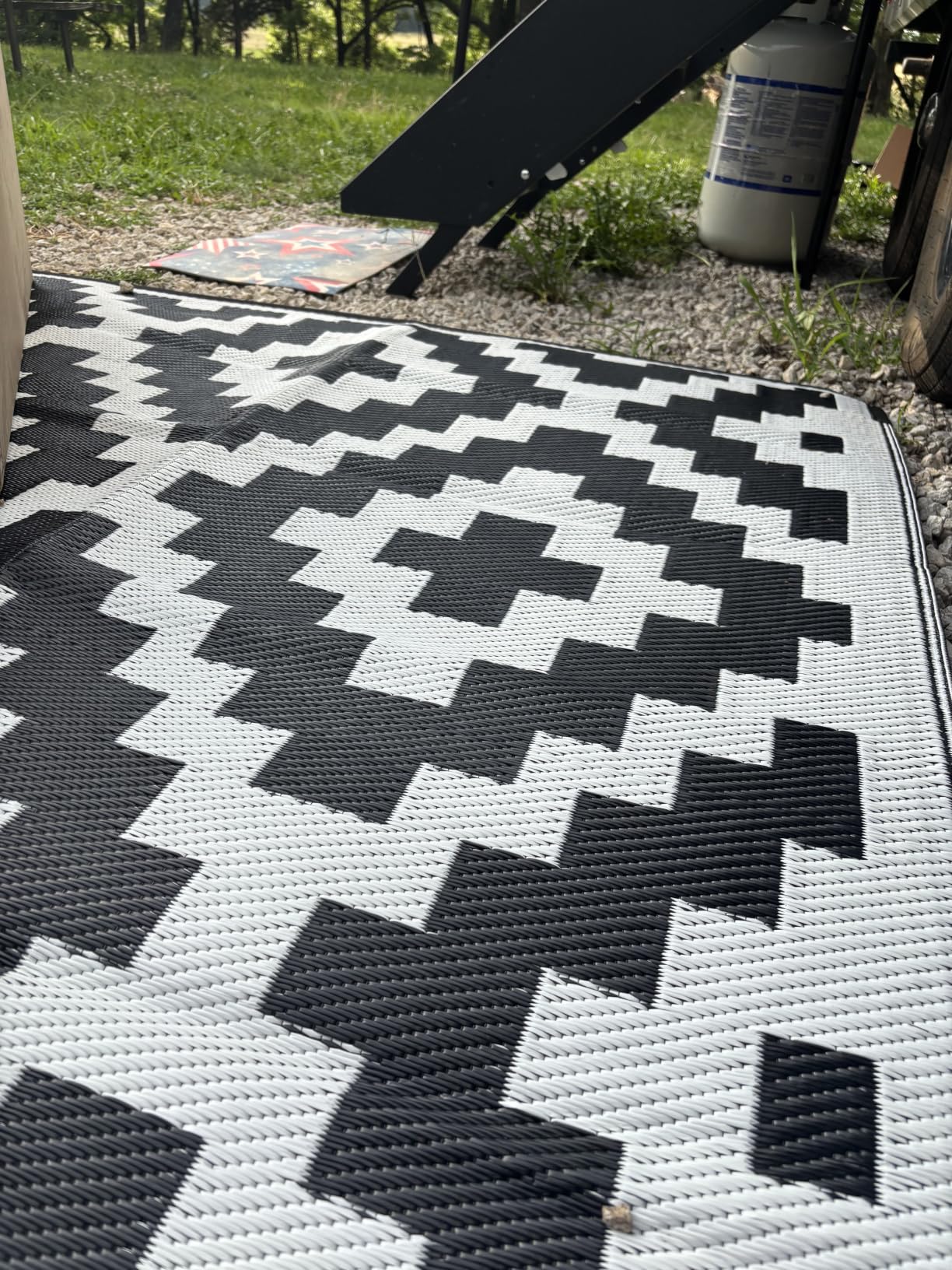 SAND MINE Waterproof Outdoor Rug 5x8 ft, Plastic Reversible Rug, Modern Area Rug, Large Floor Mat for Outdoors, RV, Patio, Backyard, Deck, Picnic, Beach, Camping, Black & Beige customer photo 2