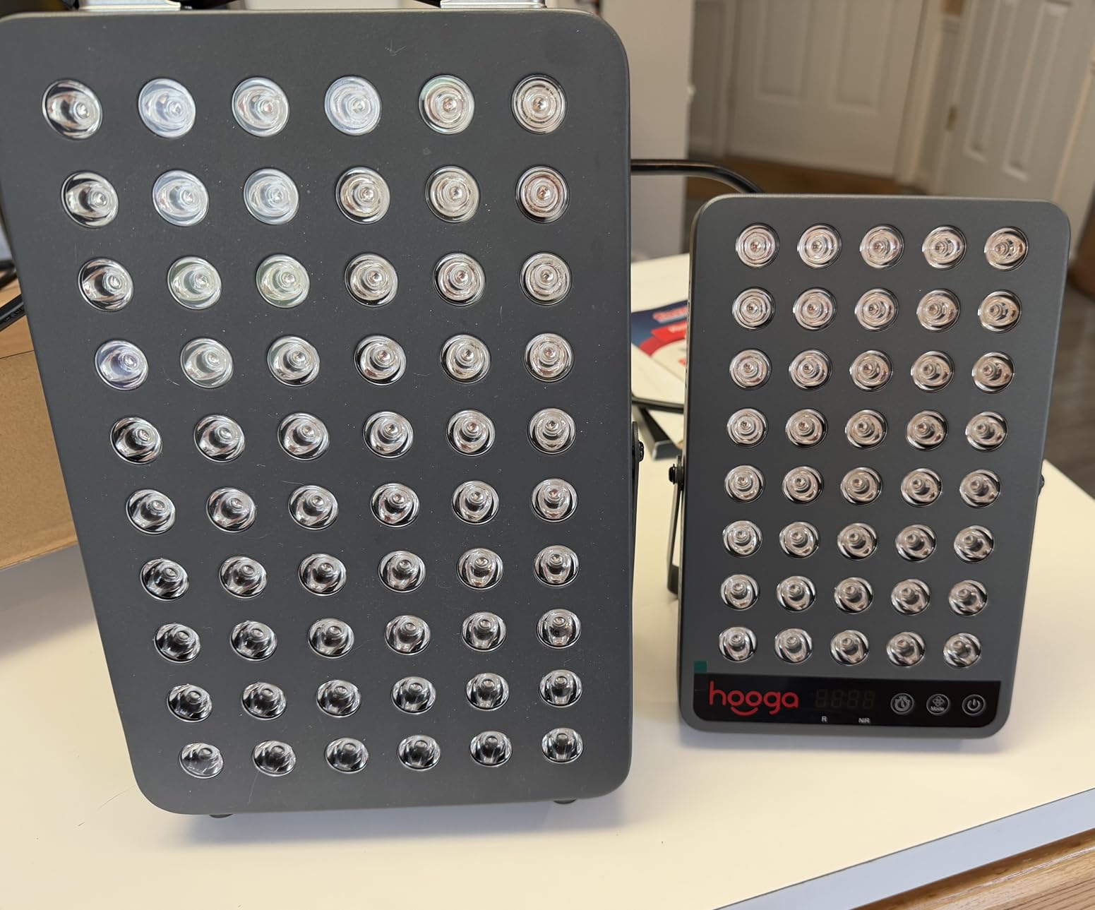 Hooga Red Light Therapy Panel Device - HG200, 660nm Red & 850nm Near Infrared, 40 LEDs, Timer, Adjustable Stand customer photo 1