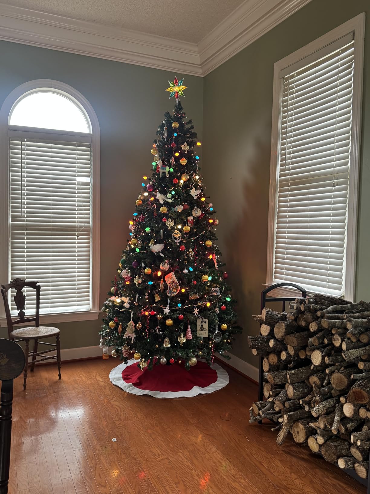 Casafield 7.5FT Realistic Green Spruce Unlit Artificial Holiday Christmas Tree with Sturdy Metal Stand customer photo 1