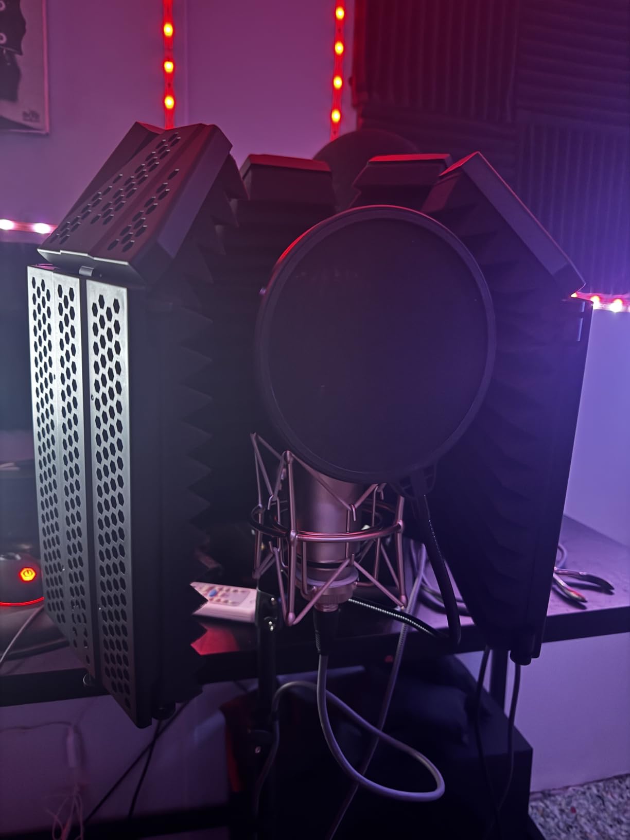 XTUGA Recording Microphone Isolation Shield, High Density Absorbent Foam 3 Panels to Filter Vocal, Top Enclosed Foldable Soundproof Cover for Condenser Studio Equipment MIS01 customer photo 1