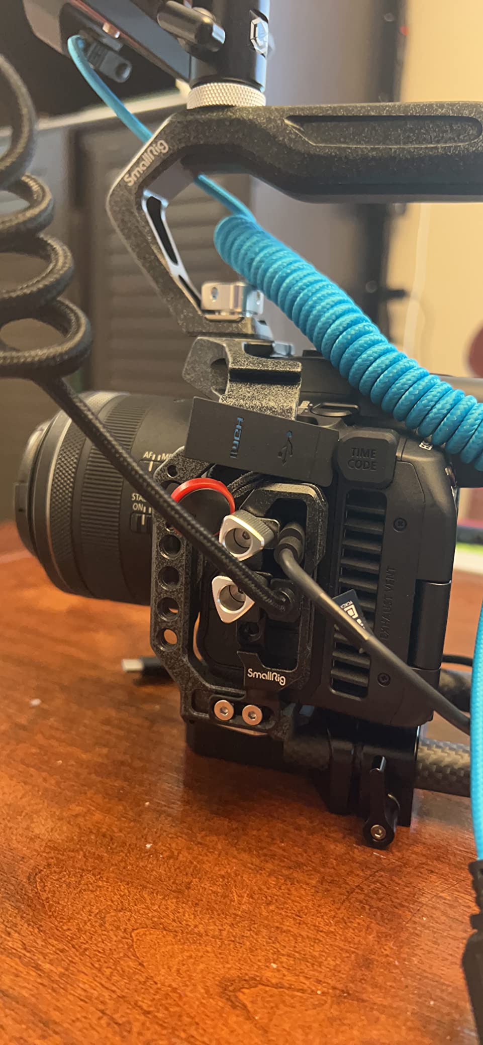 SmallRig R5 R5 C R6 Cage Kit for Canon R5 R5 C R6 Mirrorless Camera with Top Handle and Dedicated Cable Clamp, Aluminum Alloy Cage customer photo 2