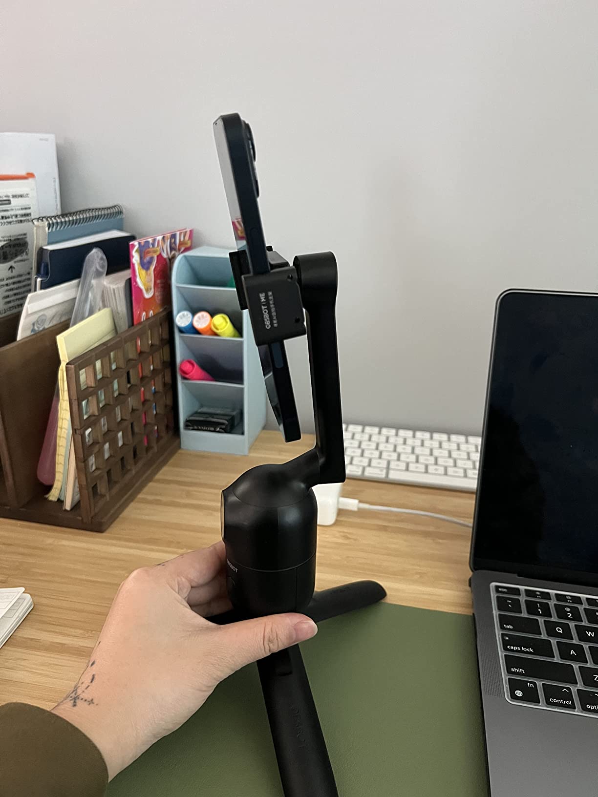 OBSBOT Me AI-Powered Phone Mount, Auto-Tracking Phone Mount with Wide-Angle Sensing Camera, Content Creation Kit for Vlogging, Streaming and Video Calls customer photo 1