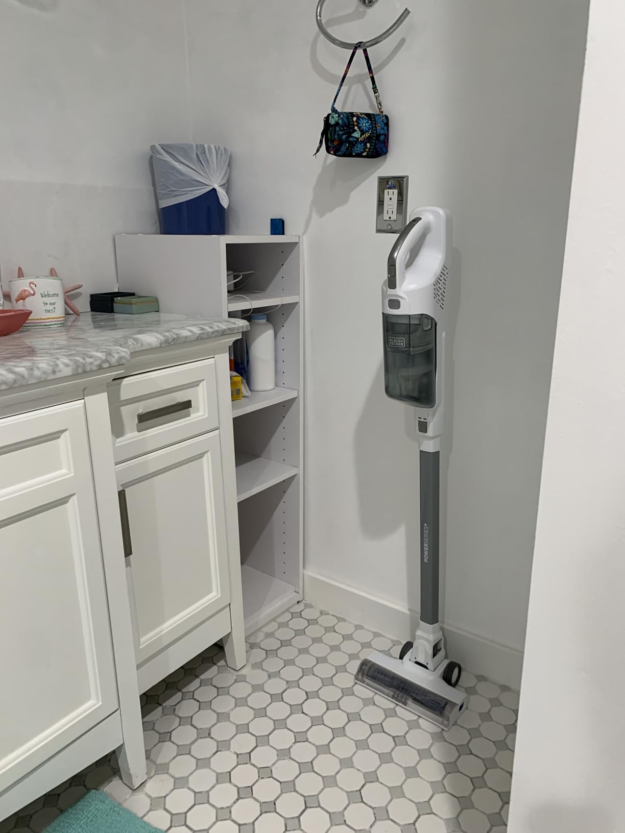BLACK+DECKER POWERSERIES+ 20V MAX Cordless Stick Vacuum Cleaner with LED Floor Lights, Bagless, Lightweight, Cordless Vacuum Cleaners for Home, Up to 44 Minutes, Powerful Suction, Gray (BHFEA520J) customer photo 2