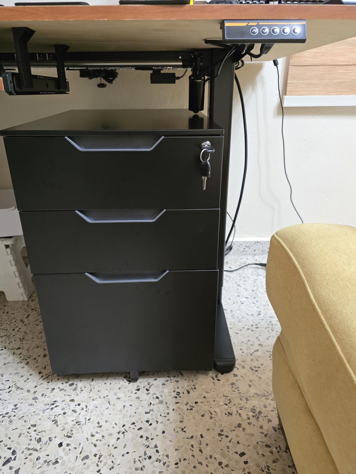 Amazon Basics 3-Drawer Mobile File Cabinet with Lock, Rolling Filing Cabinet for Hanging Files, Black customer photo 1