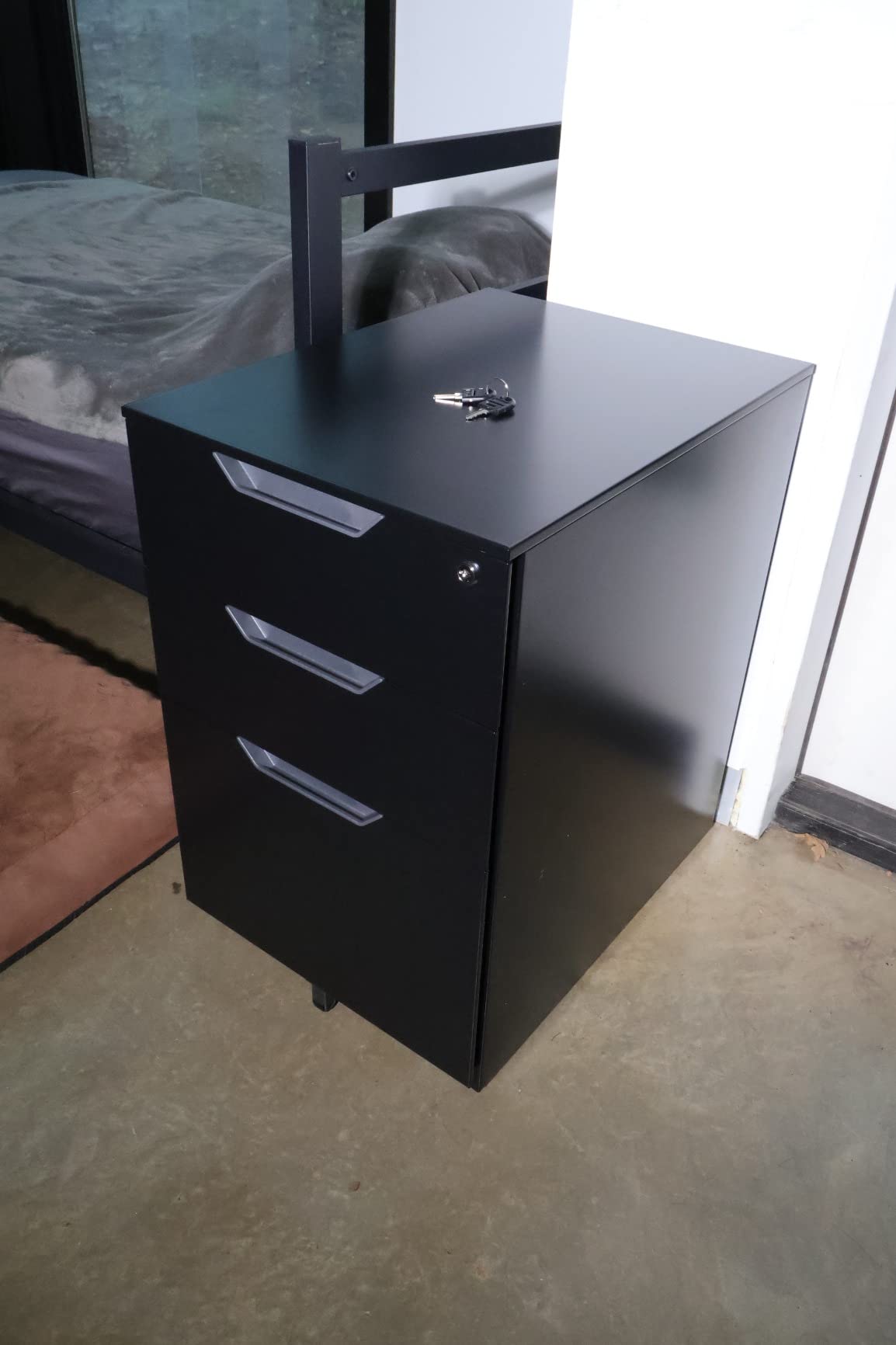 Amazon Basics 3-Drawer Mobile File Cabinet with Lock, Rolling Filing Cabinet for Hanging Files, Black customer photo 2