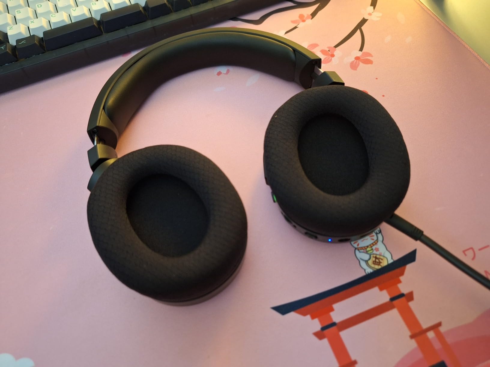 Razer Barracuda X Wireless Gaming & Mobile Headset, 2.4Ghz + BT, White customer photo 2