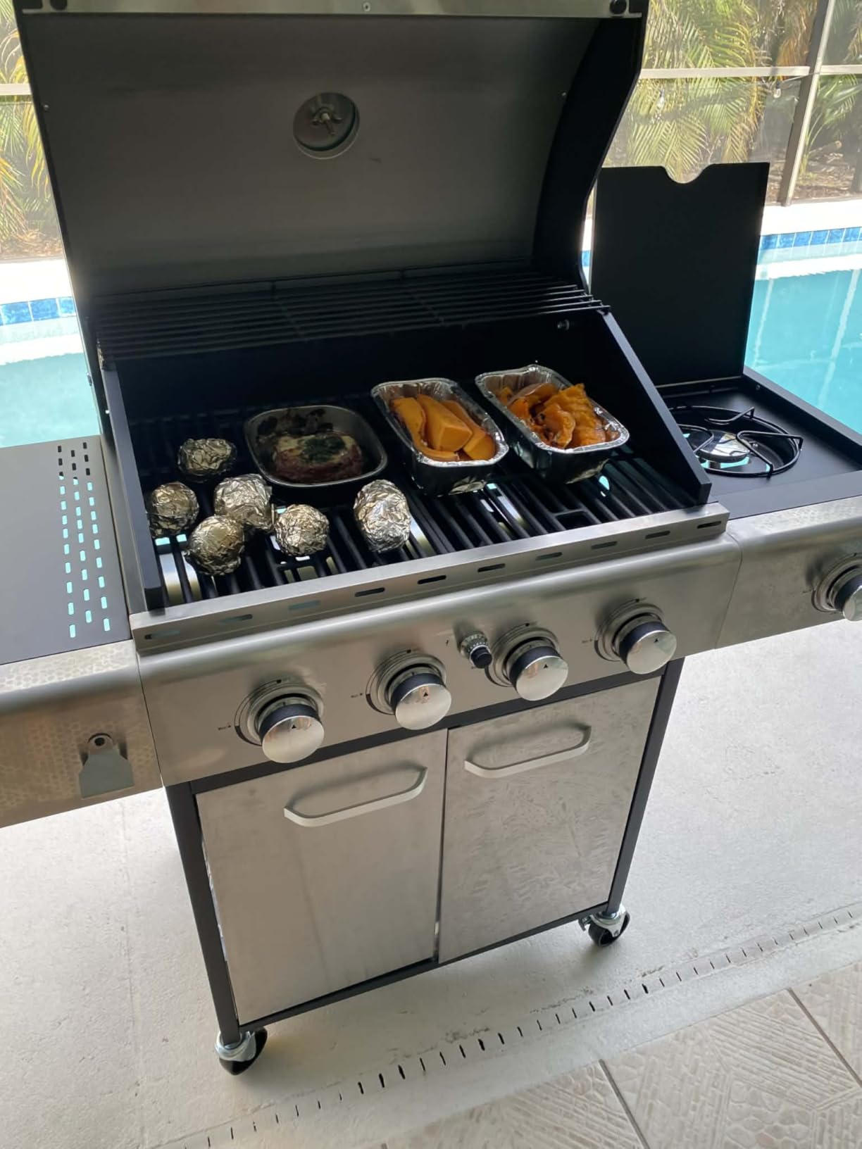 Captiva Designs 4-Burner Propane Gas BBQ Grill with Side Burner & Porcelain-Enameled Cast Iron Grates customer photo 1