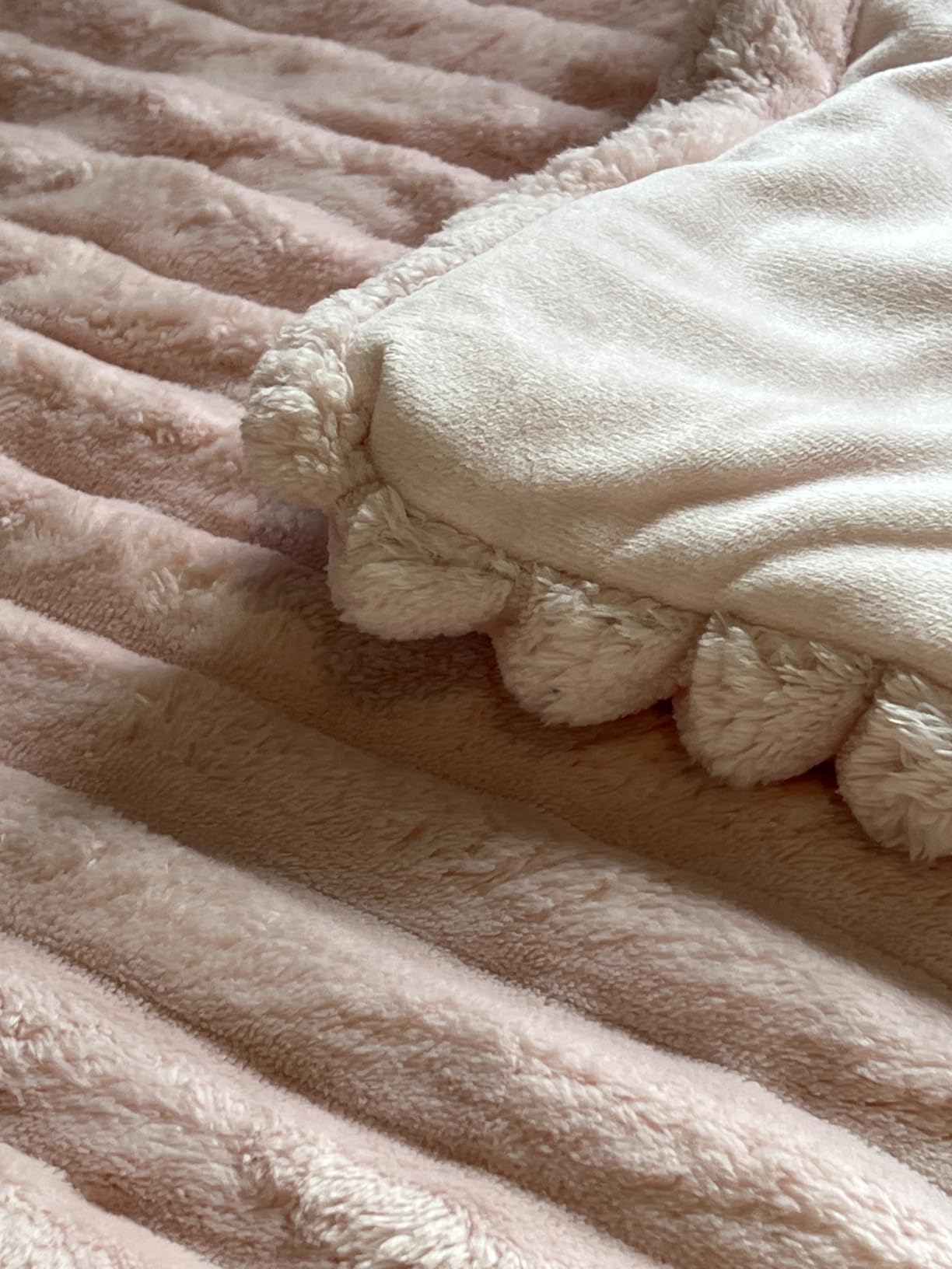 BEDELITE Fleece Queen Comforter Set - Super Soft & Warm Fluffy Cream White Bedding, Luxury Fuzzy Heavy Bed Set for All Season with 2 Pillow Cases customer photo 2