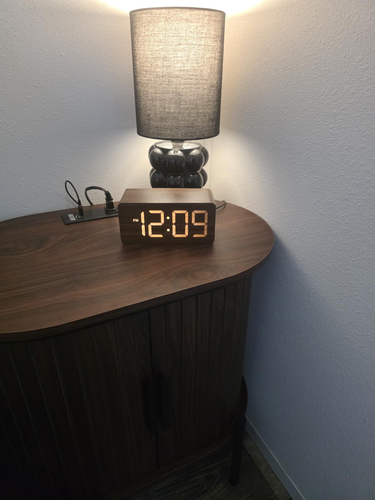 URAYCO Wooden Digital Alarm Clock, 10W Fast Wireless Charger Station & 2 USB Charging Ports, with 0~99% Dimmer, Dual Alarm, Weekday/Weekend Mode, Wood LED Clock for Bedroom, Desk, Office customer photo 2