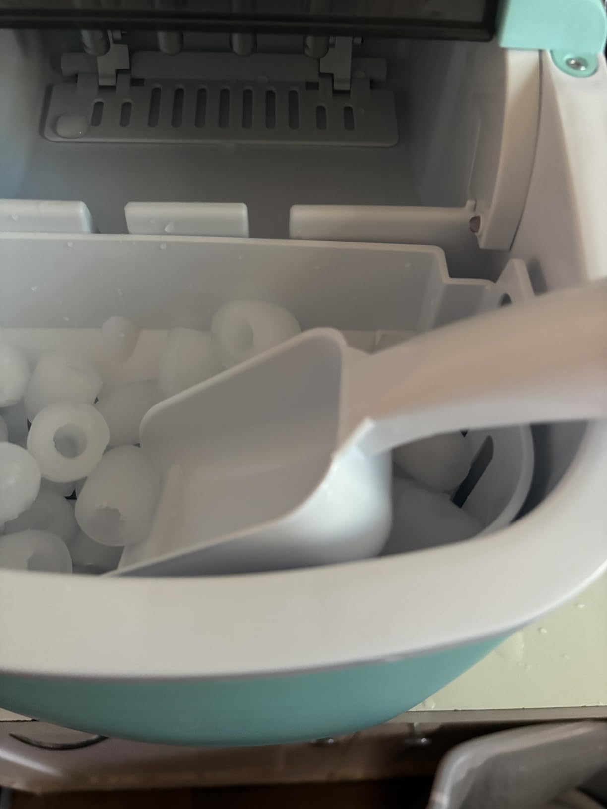 Portable Countertop Ice Maker Machine with Handle, 9 Bullet-Shaped Ice Cubes Ready in 6 Mins, 26Lbs/24H, Self-Cleaning Function with Ice Scoop and Basket for Home/Kitchen/Party (Grey) customer photo 2