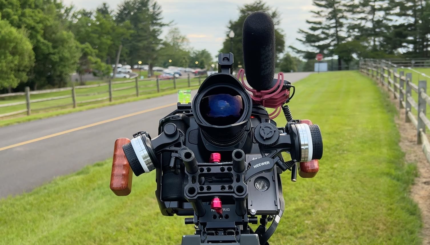 NEEWER Mini Follow Focus with A/B Stops, Lens Gear Ring, 15mm Rod & Rod Clamp for Cinema Camera, DSLR/Mirrorless Camera, Compatible with Lens Diameter Up to 114mm, PG001 customer photo 1
