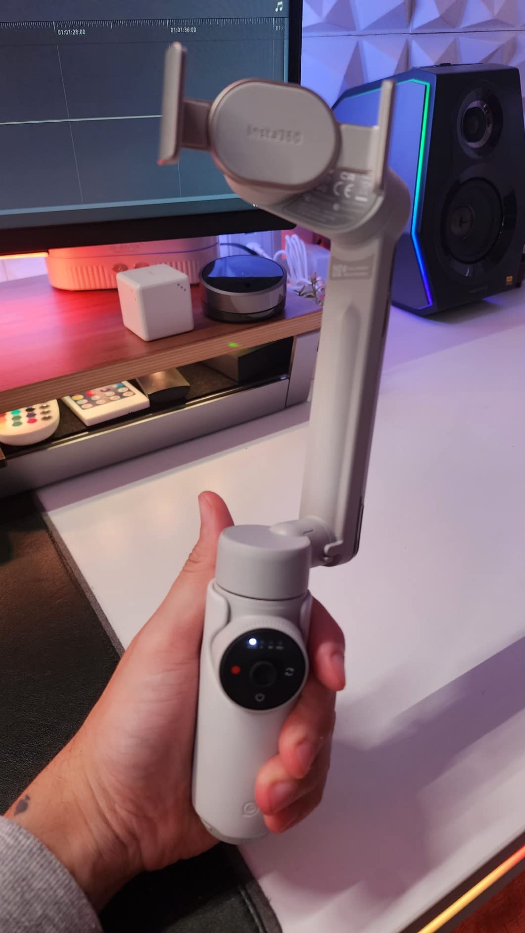 INSTA360 Flow Creator KIT - AXIS Gimbal STABILIZER for Smartphones - Gray customer photo 2