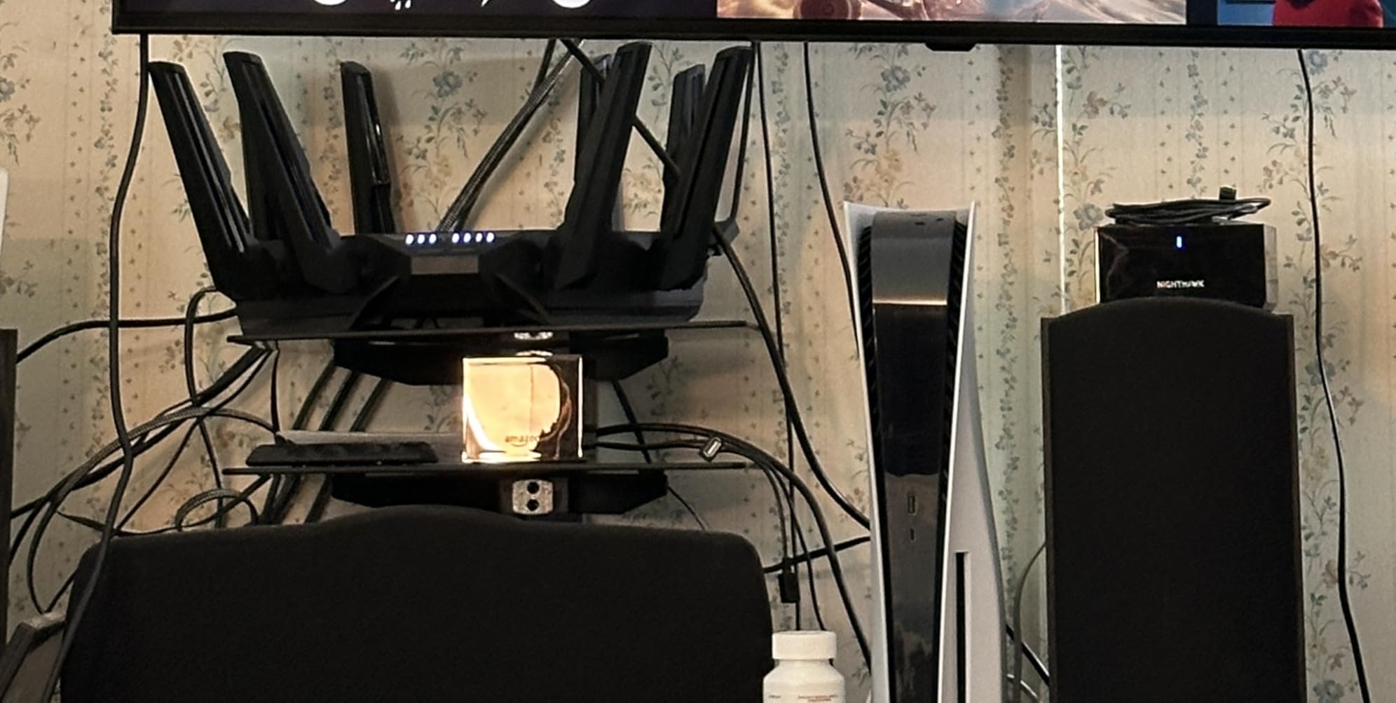 ASUS RT-BE96U BE19000 802.11BE Tri-Band Performance WiFi 7 Extendable Router with 6GHz Support, Dual 10G Port, 320Mhz, Lifetime Internet Security, MLO, Multi-RU Puncturing, AiMesh Support customer photo 1
