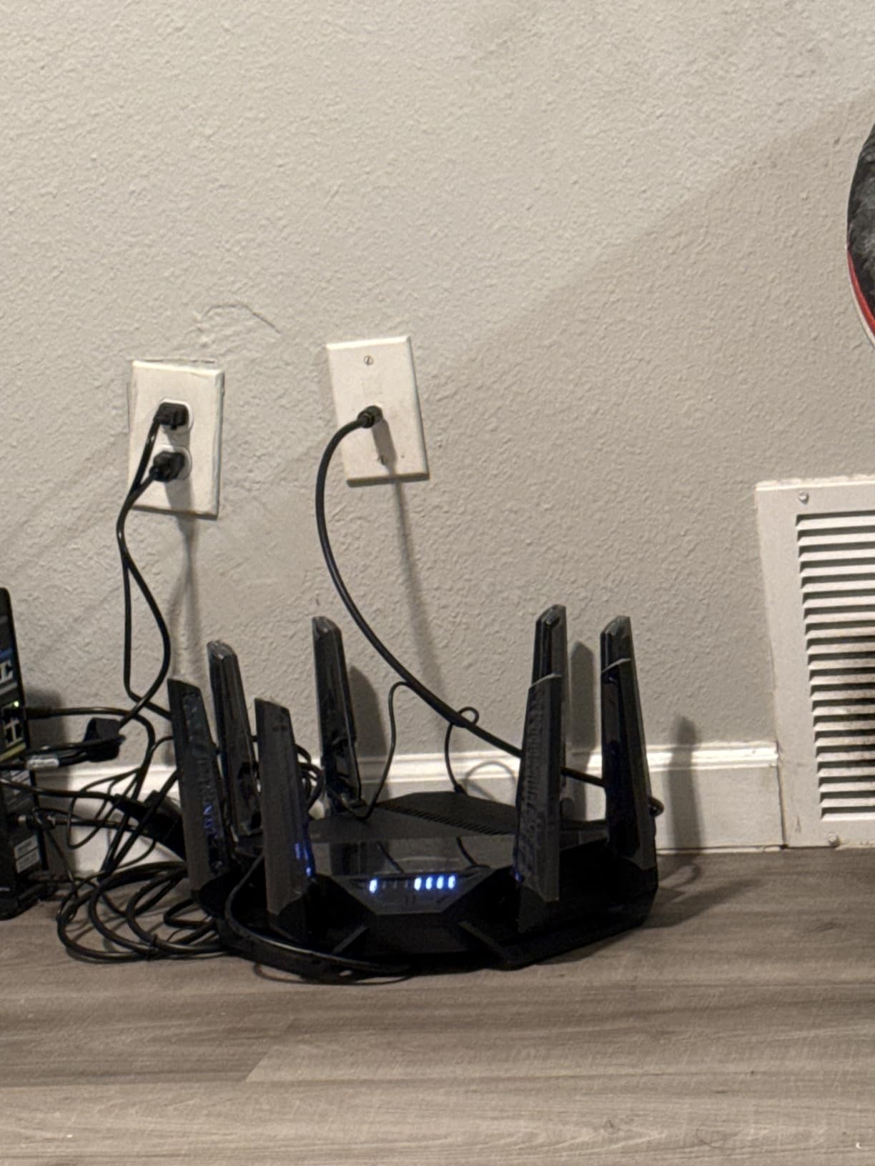 ASUS RT-BE96U BE19000 802.11BE Tri-Band Performance WiFi 7 Extendable Router with 6GHz Support, Dual 10G Port, 320Mhz, Lifetime Internet Security, MLO, Multi-RU Puncturing, AiMesh Support customer photo 2