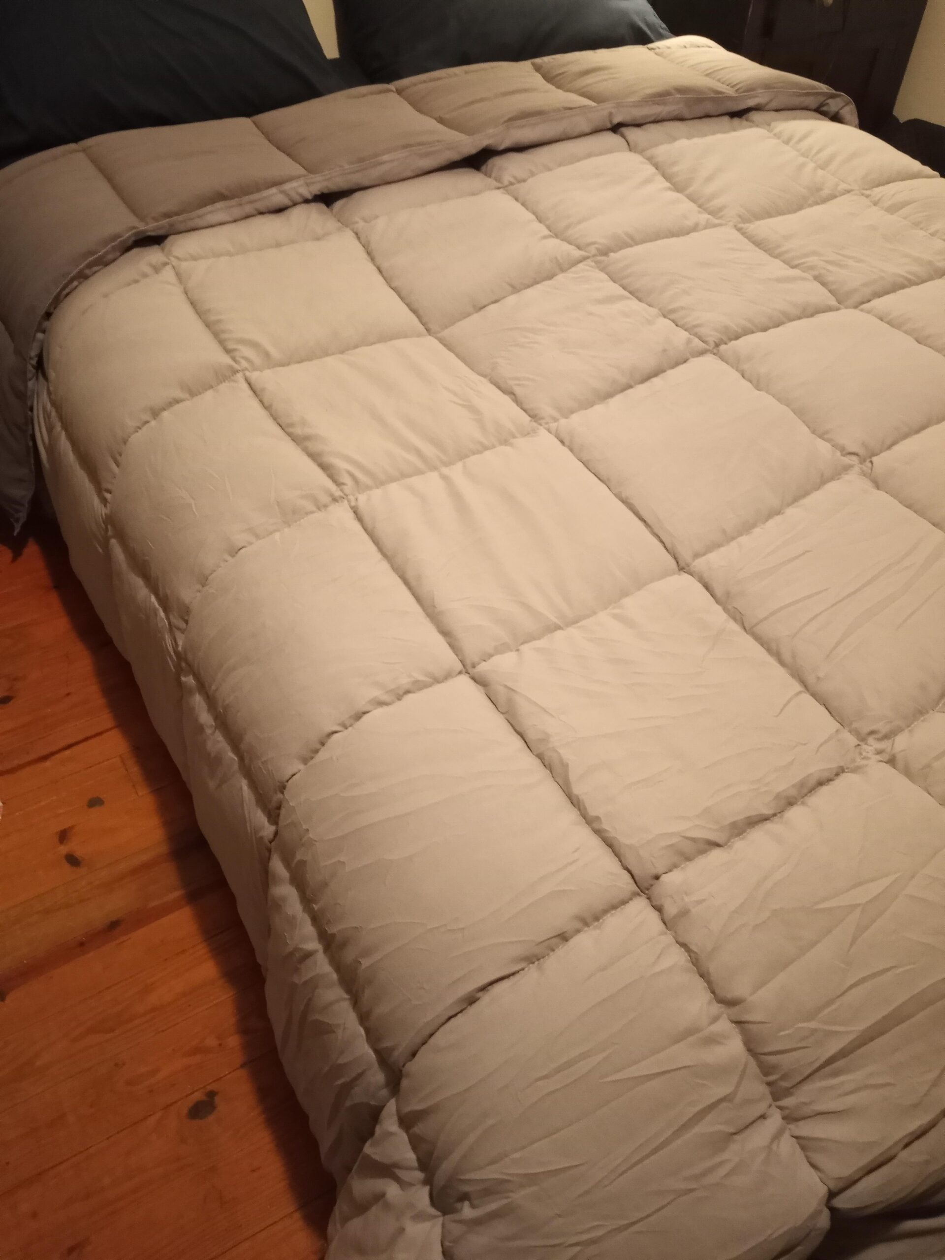 KASENTEX Queen Comforter Set - Reversible Dual Color - Goose Down Alternative - Ultra-Soft, Lightweight, Machine Washable, Maintain Fluffiness, All Season Warmth customer photo 2