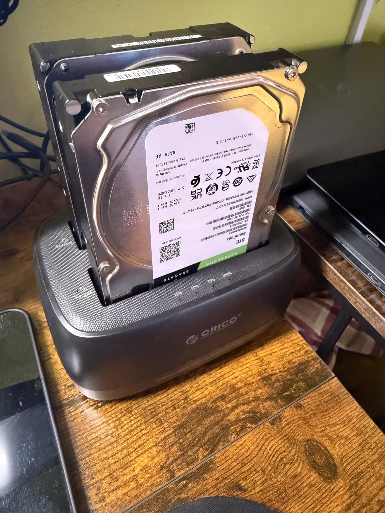 ORICO Hard Drive Docking Station Dual Bay USB 3.0 to SATA with Duplicator/Offline Clone Function External Hard Drive Dock for 2.5''/3.5'' HDD SSD Max Up to 44TB Support UASP Plug&Play-DD-C customer photo 1