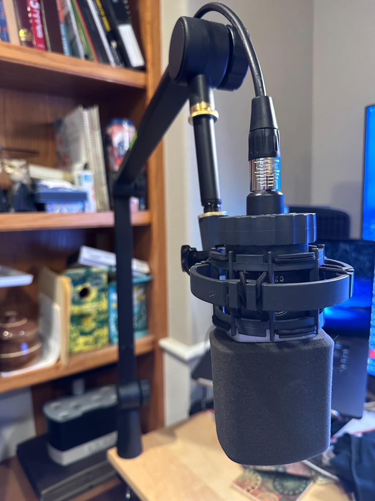 Shure by Gator Deluxe Articulating Desktop Podcasting Mic Boom Arm with Cable Management Channel - SH-BROADCAST1 customer photo 2