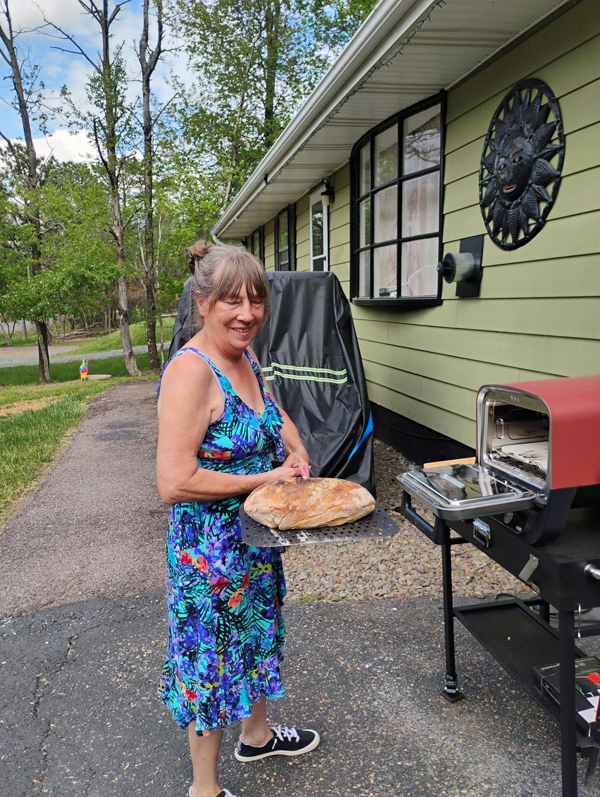 Ninja Woodfire Outdoor Pizza Oven, 8-in-1 Portable Electric Roaster Oven, Heats up to 700F, 5 Artisan Pizza Settings, Integrated BBQ Smoker Box, Includes Flavored Wood Pellets, Terracotta Red customer photo 2