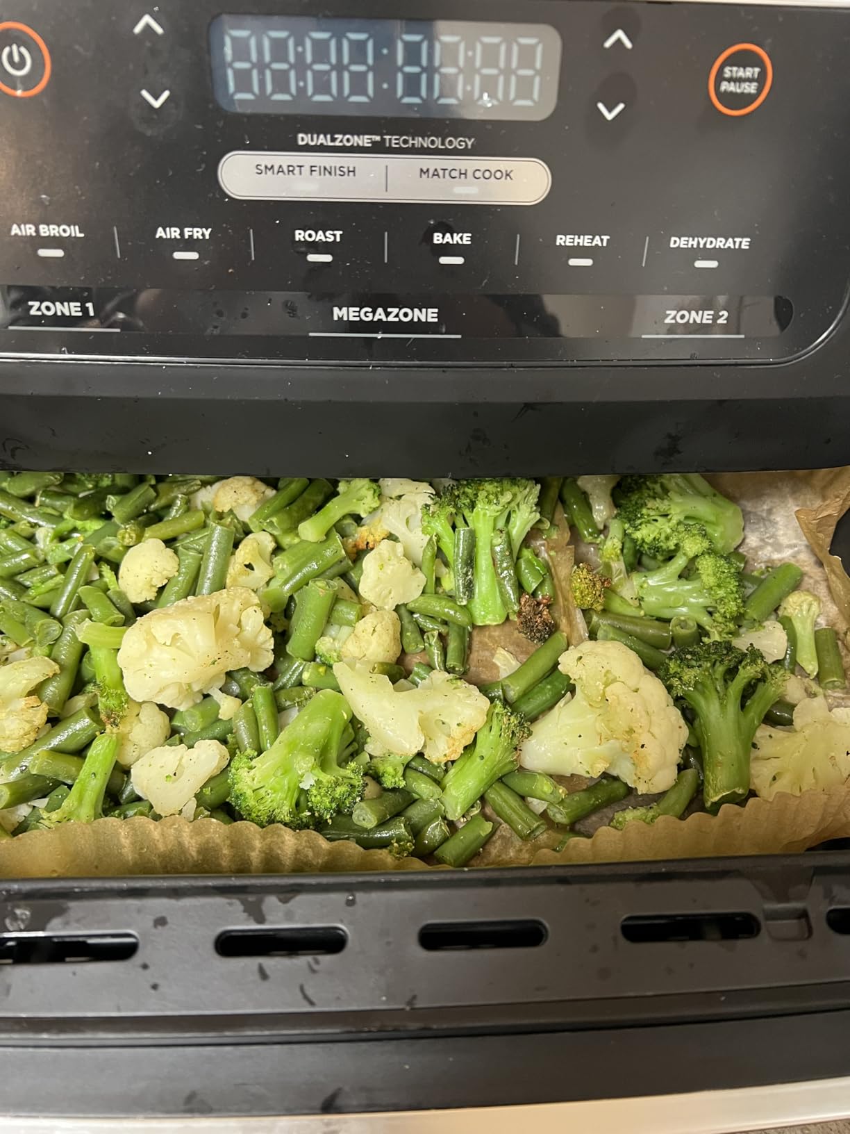 Ninja Foodi Air Fryer | 6-in-1 with 7-QT MegaZone & Basket Divider for Large Proteins & Full Meals | Cook 2 Foods at Once | 450F | Air Fry, Roast, Broil, Dehydrate, Keep Warm & Bake | Black | DZ071 customer photo 1