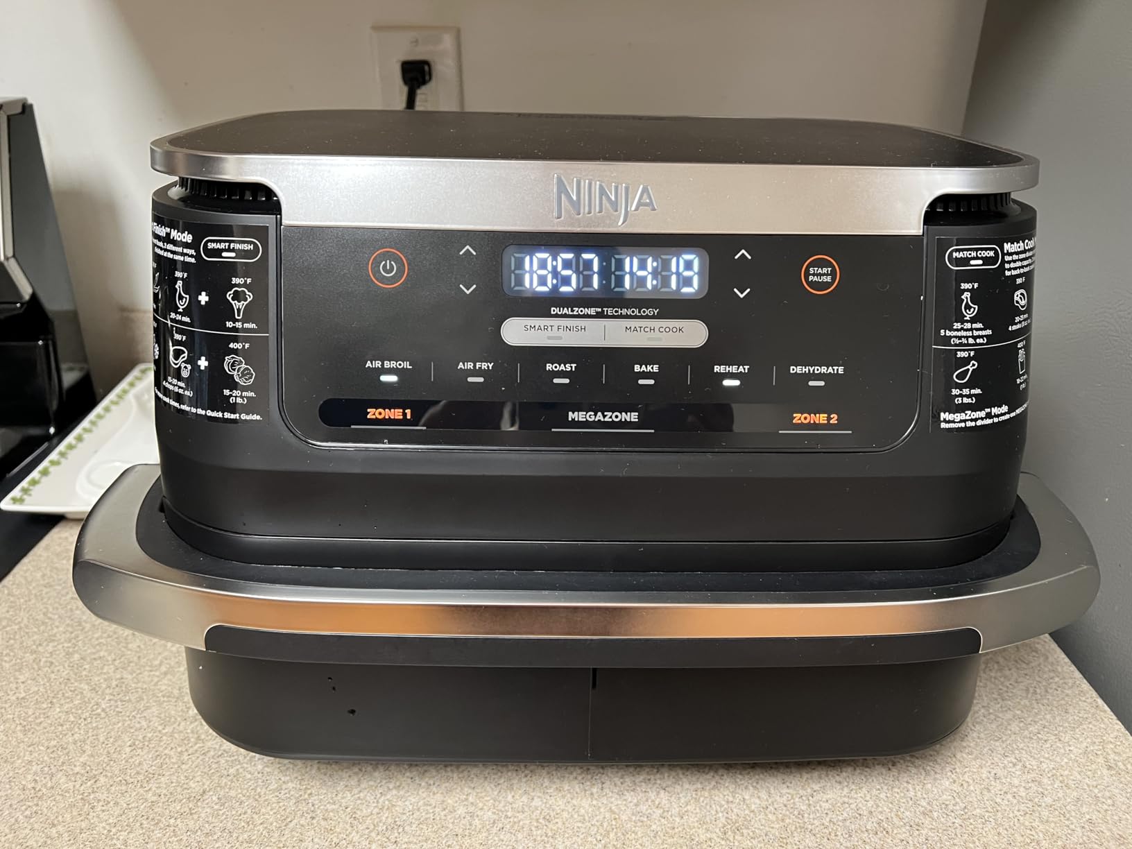 Ninja Foodi Air Fryer | 6-in-1 with 7-QT MegaZone & Basket Divider for Large Proteins & Full Meals | Cook 2 Foods at Once | 450F | Air Fry, Roast, Broil, Dehydrate, Keep Warm & Bake | Black | DZ071 customer photo 2