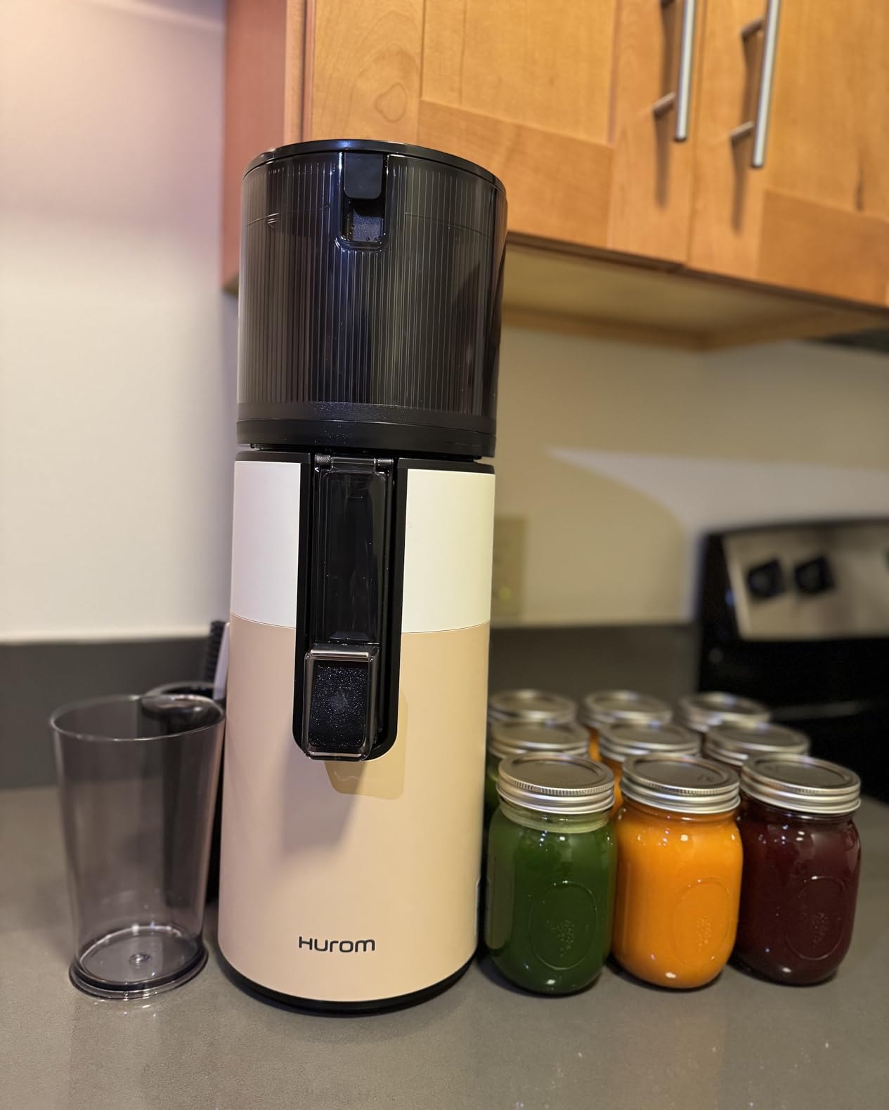 Hurom H400 Cold Press Juicer Machine, Award Winning Masticating Slow Juicer, Easy to Clean, Strainer & Hands Free with Self Feeding, Wide Mouth Hopper, Easy Assembly (Two-Tone Beige) customer photo 2
