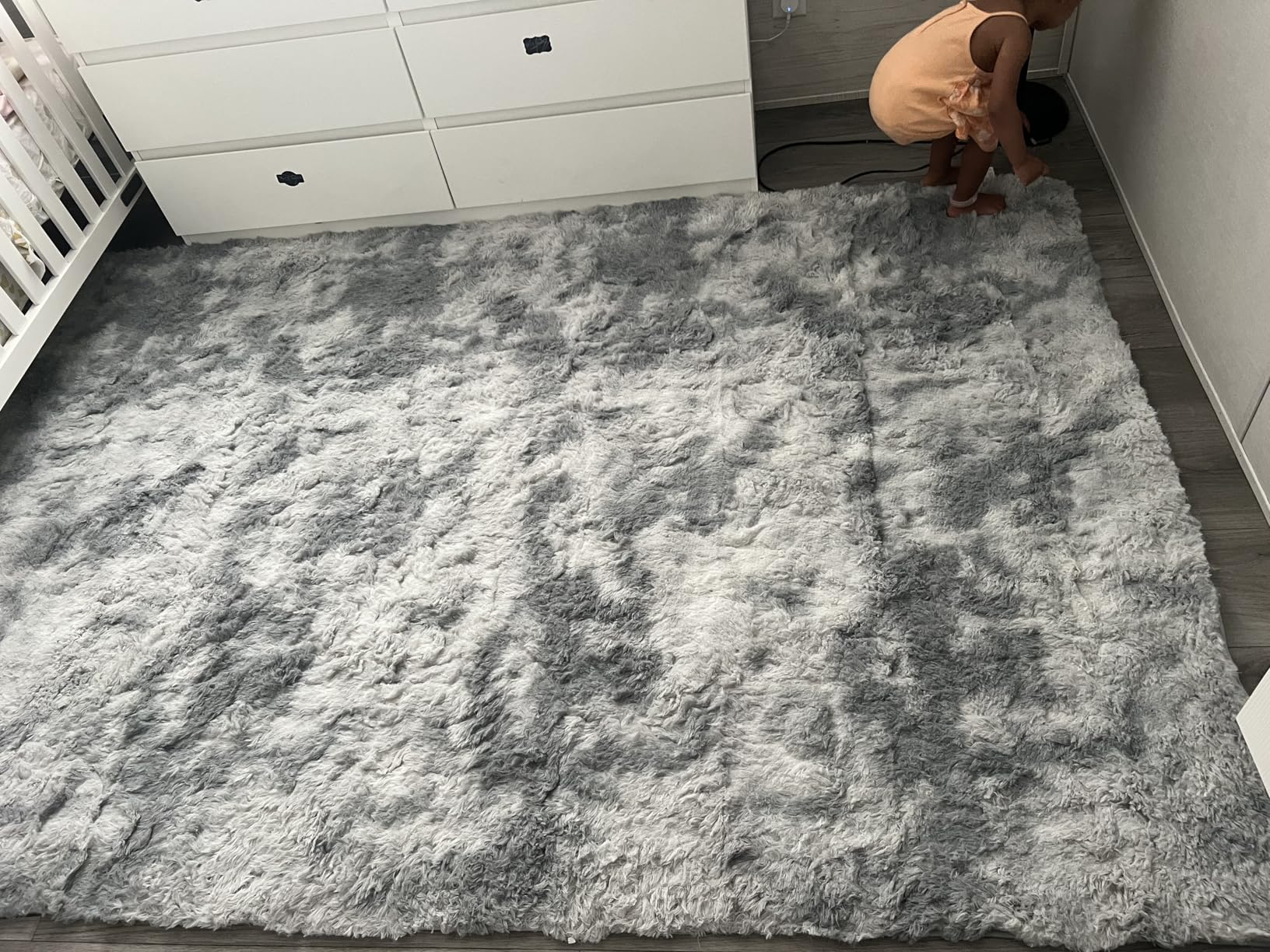 Deerhoo Large Shag Area Rugs 6 x 9, Tie-Dyed Plush Fuzzy Rug for Living Room, Ultra Soft Fluffy Furry Rugs for Bedroom, Indoor Carpet Nursery Rugs for Kids Room Home Decor, Light Grey customer photo 1