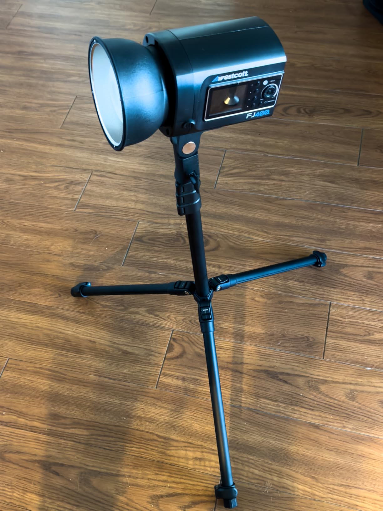 Ulanzi TT43 Extendable Photography Light Stand, Adjustable 6.23ft Aluminum Tripod, Reversible Portable Studio Lighting Tripod for Continuous Output Lighting/Strobe Light/Webcams/Cameras/Softbox customer photo 1