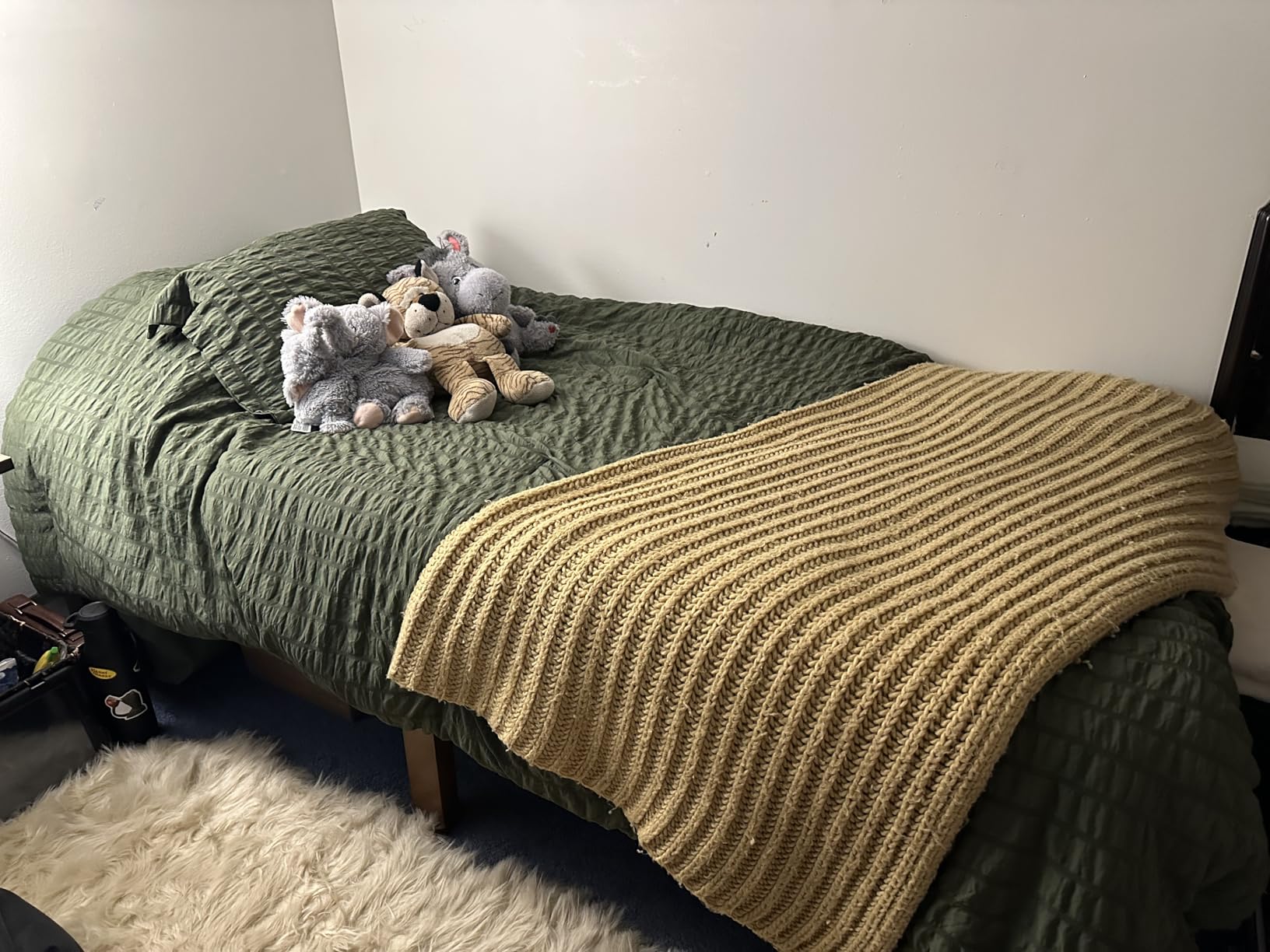 Giantex 14 Inch Queen Wood Platform Bed Frame, Minimalist Style Mattress Foundation with Solid Rubber Wood, Heavy Duty Slat Support, Without Headboard, Easy Assembly, No Box Spring Needed, Walnut customer photo 1