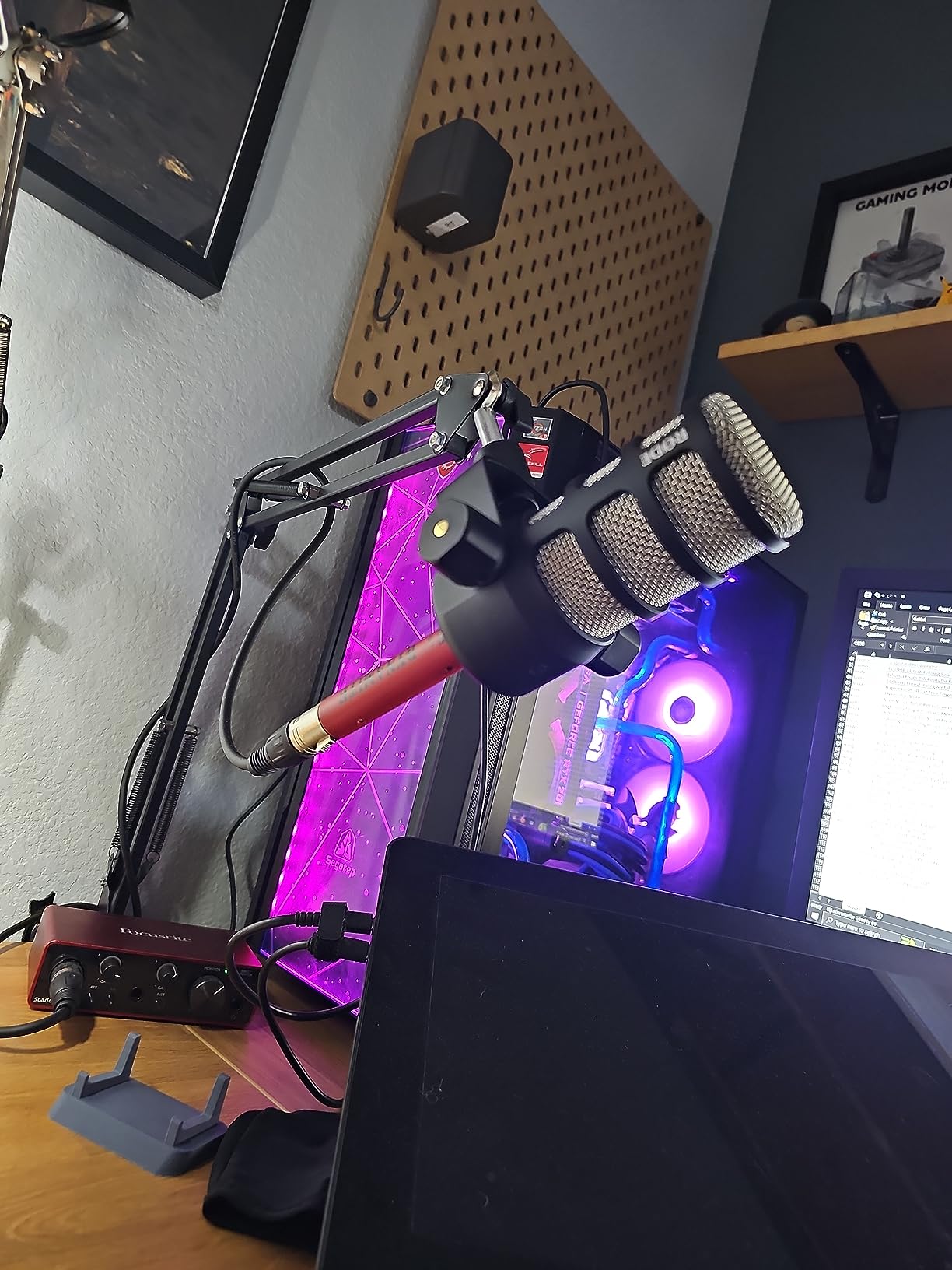 SE ELECTRONICS DM1 Dynamite Ultra-Slim Inline Microphone Preamp for Ribbon & Dynamic Microphones - +28dB Gain for Clean, Natural Sound - Ideal for Podcasting & Live Sound (Black) customer photo 1