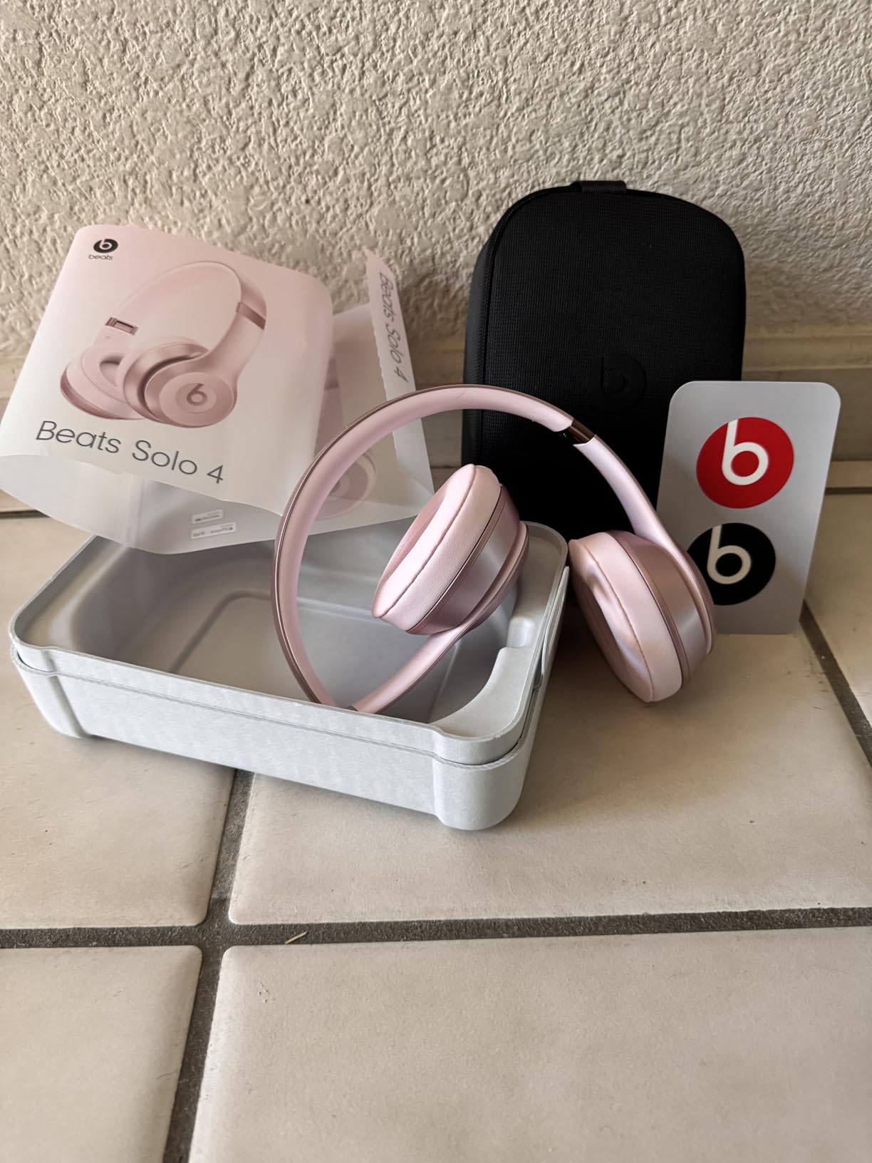 Beats Solo 4 - Wireless On-Ear Bluetooth Headphones, Up to 50-Hour Battery Life, Ultra-Lightweight Comfort, Powerful and Balanced Sound, Apple & Android Compatible - Matte Black customer photo 2