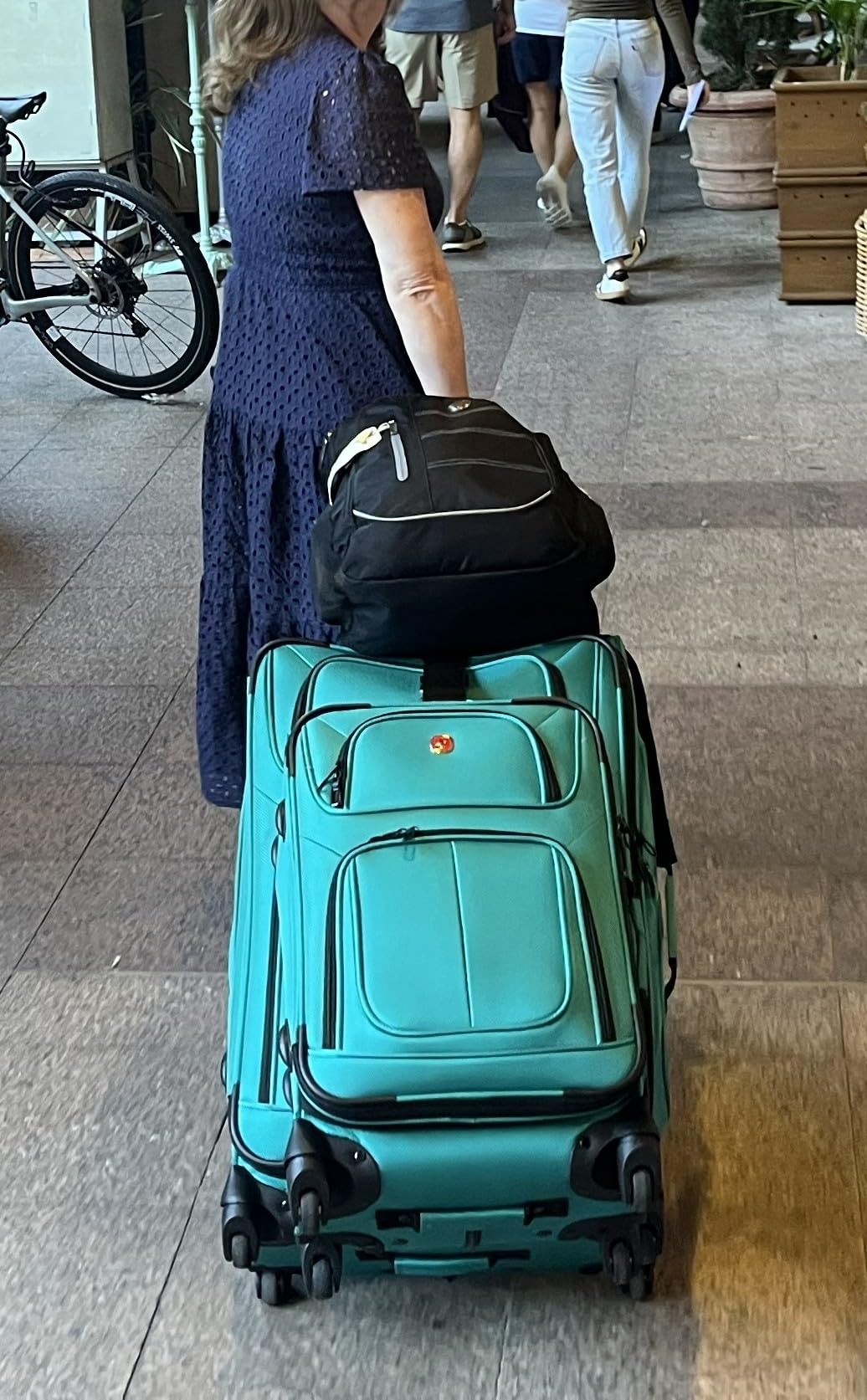 SWISSGEAR Sion Softside Expandable Spinner Luggage Durable Lightweight Travel Suitcase, Evergreen, 3-Piece Set (Carry-On/Medium/Large) customer photo 1