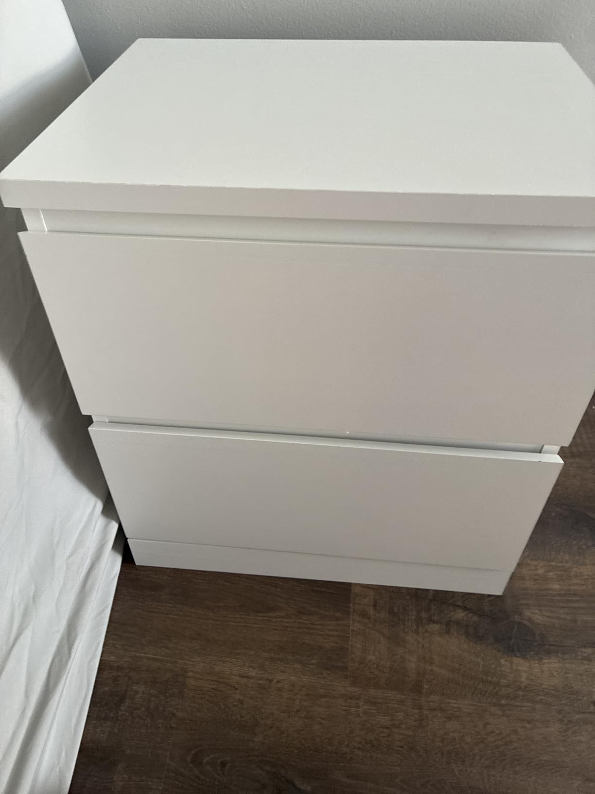 Signature Design by Ashley Onita Modern Nightstand with 2 Smooth-Gliding Drawers, Bedroom Night Stand for Bedside Storage, Hardware-Free, Wood, Solid White Finish customer photo 2